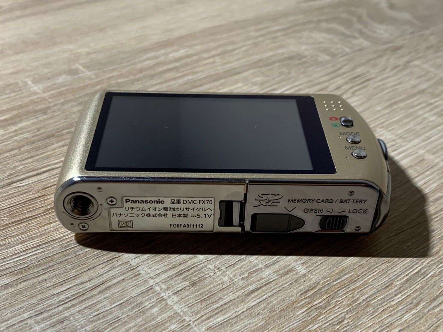 9704 Panasonic Lumix DMC-FX70 ゴールド デジカメ ジャンク品【ネ 