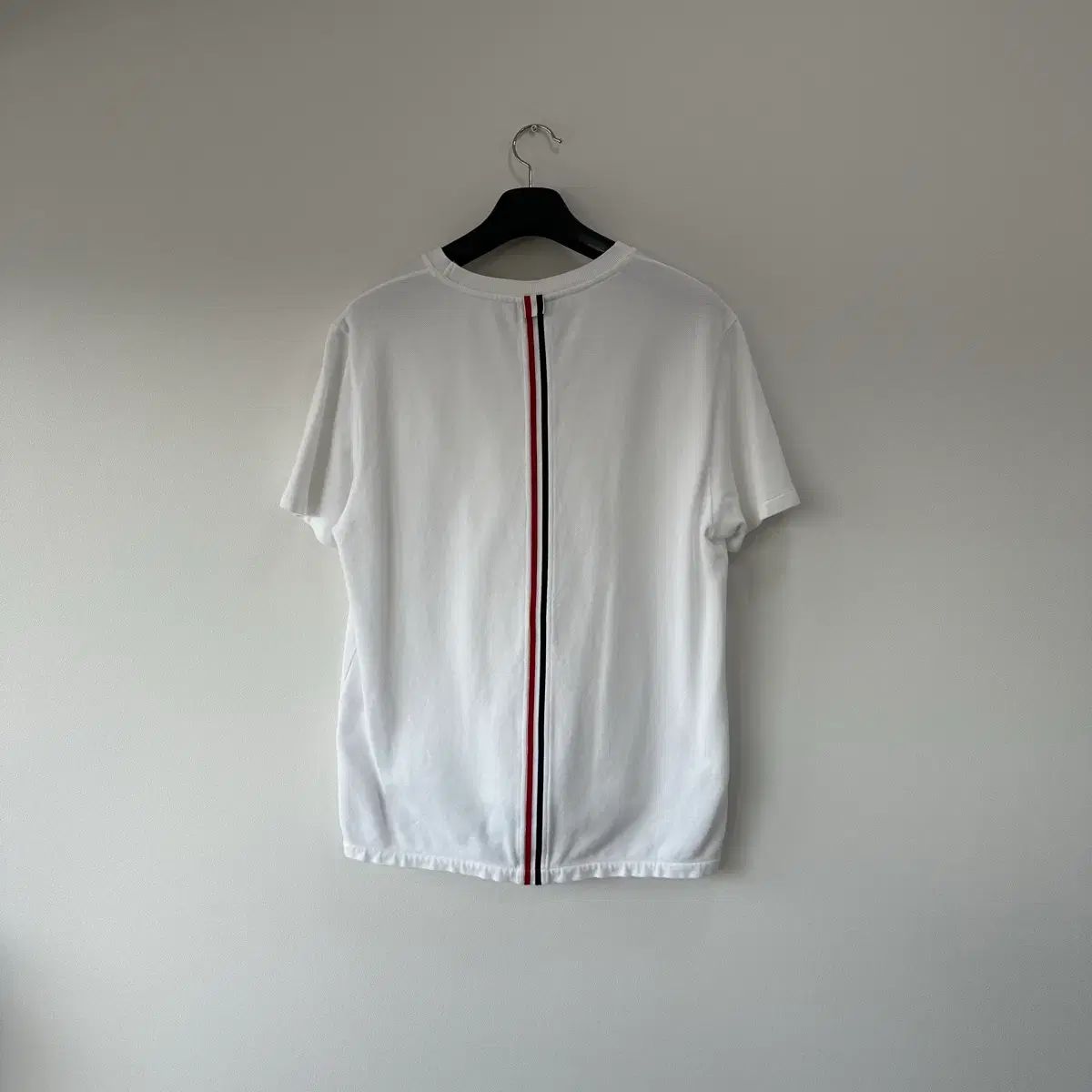 トム・ブラウン 白 3本線 半袖 Tシャツ 白-在庫限り アウトレット価格