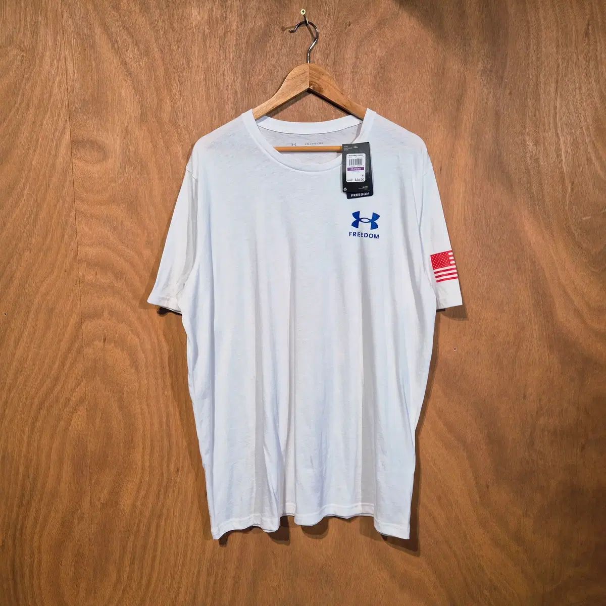 爆買い，品質保証 UNDER ARMOUR アンダーアーマー 星条旗 半袖 Tシャツ 