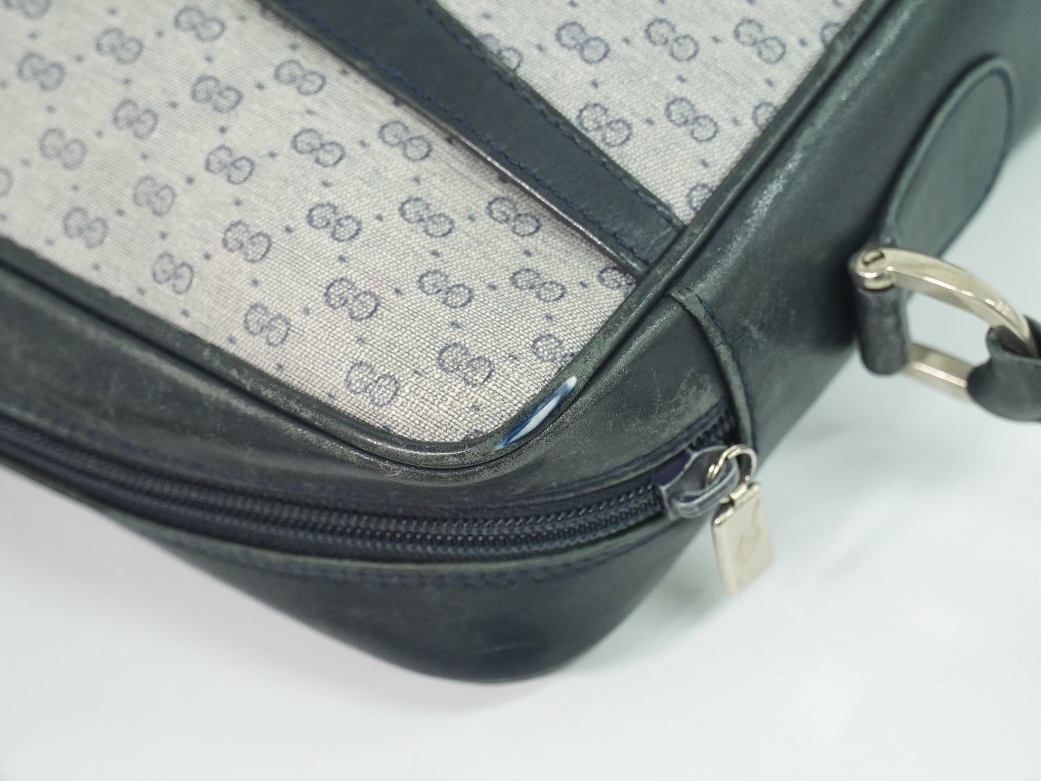 本物 グッチ GUCCI オールドグッチ マイクロGG ショルダーバッグ ポシェット PVC グレー ネイビー バッグ 中古・ GUCCI - 本物 グッチ GUCCI オールドグッチ マイクロGG ショルダー