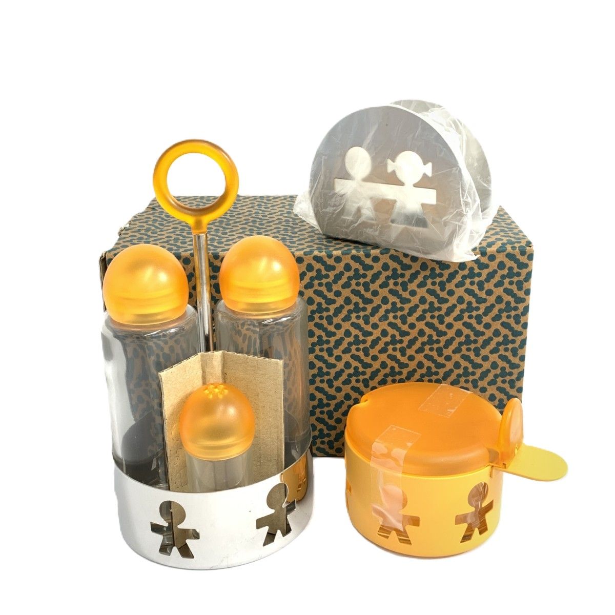 美品 ALESSI アレッシィ  オイル ビネガー 塩 コショウ 調味料入れ & 調味料入れ & ボードスタンド 3点セット KK29 シルバー/イエロー   　240002230592 美品 ALESSI アレッシィ オイル ビネガー 塩 コショウ 調味料入れ