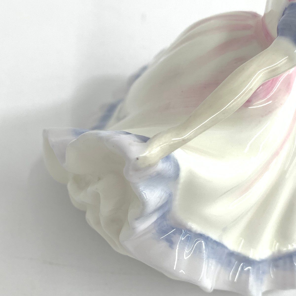 良好 Royal Doulton NINETTE ロイヤルドルトン 陶器人形 フィギュリン 