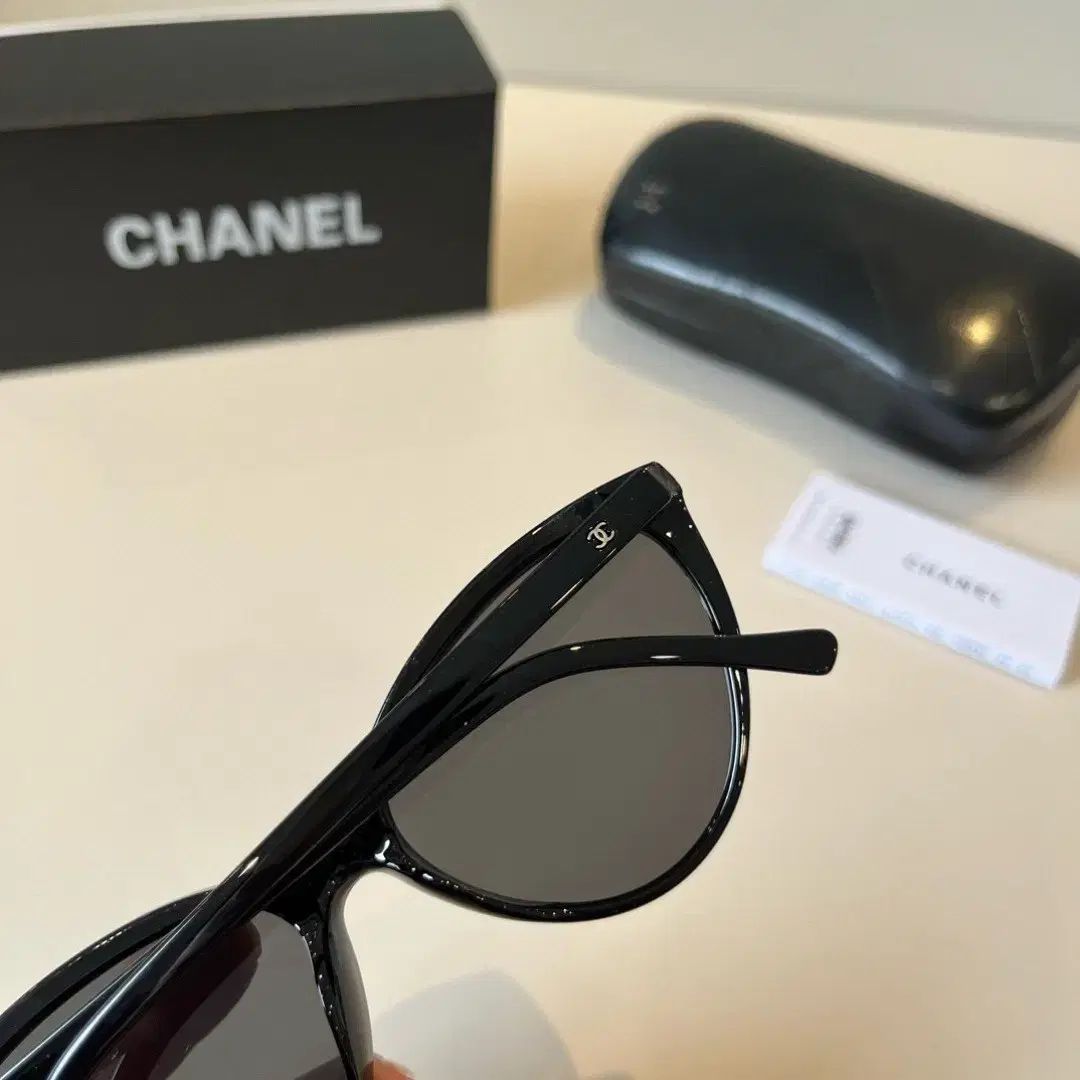 3月5日まで❗️CHANEL ブラック キャットアイ サングラス CHANEL サングラス: キャッツアイ シェイプ サングラス, ナイロン 6056