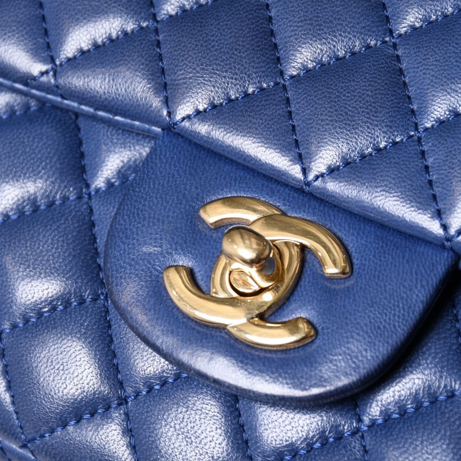 CHANEL シャネル チェーンショルダーバッグ マトラッセ25 バレンタイン限定 ココマーク ラムスキン ブルー 13番台 美品 中古 4a000617 CHANEL - CHANEL シャネル チェーンショルダーバッグ マトラッセ25