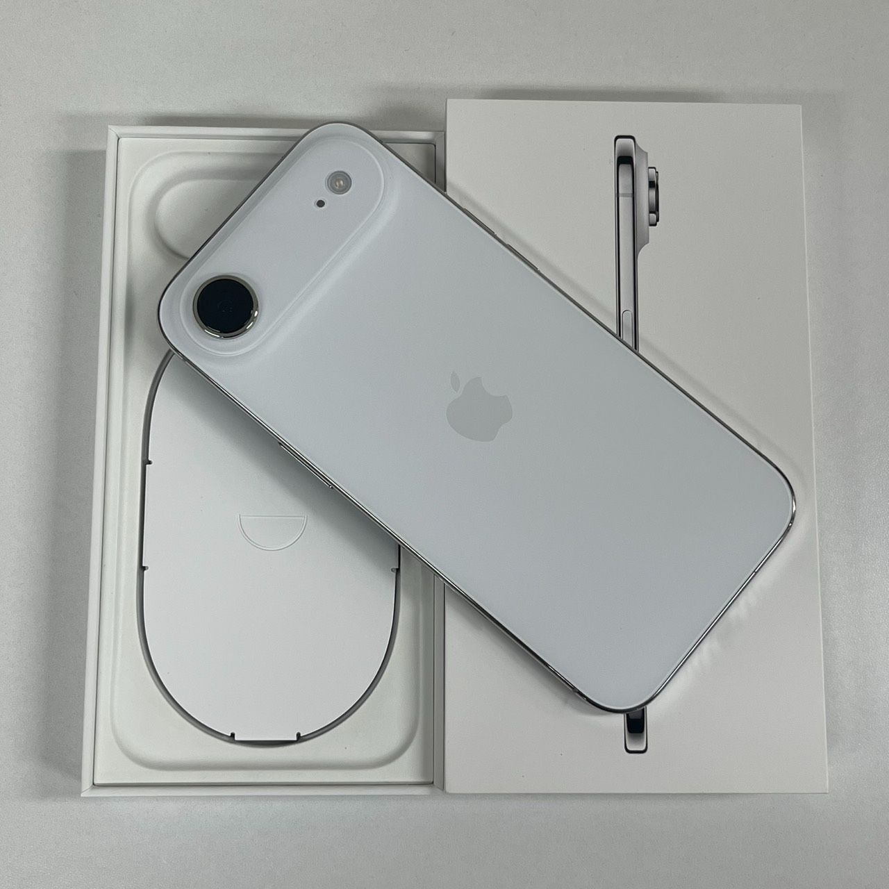 新品同様 iPhone Air 256GB ホワイト SIMフリー - メルカリ
