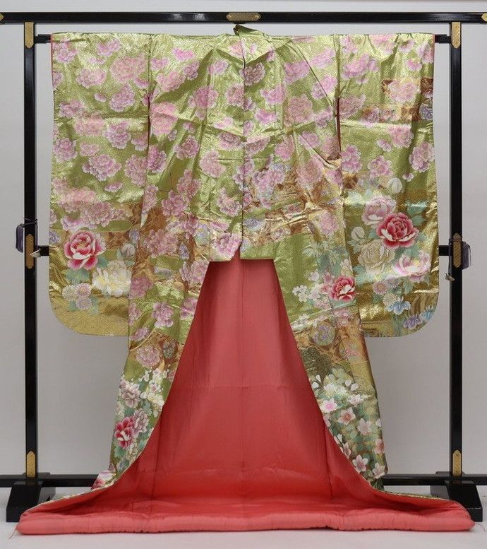 色打掛 豪華絢爛 黄緑xピンクxゴールド系 ラメ 牡丹 正絹 used c3522