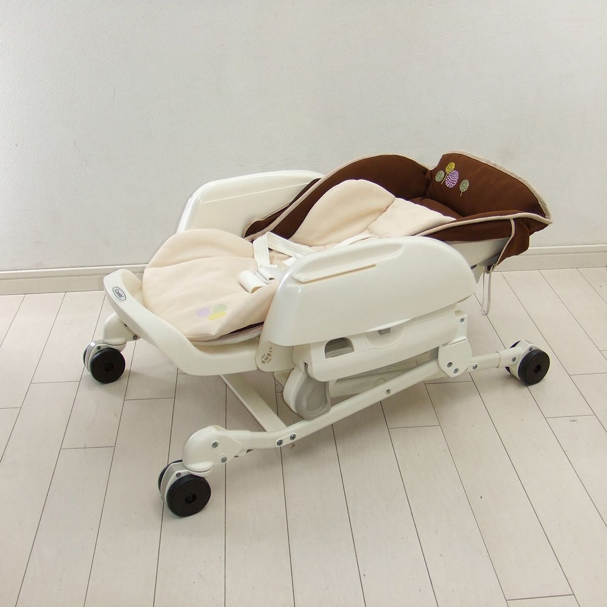 美品✨Combi ハイローチェア☆ルシエス 電動オートスウィング コンビ 本州往復送料無料】【3ヶ月レンタル割引中】エコアクト ルシエス