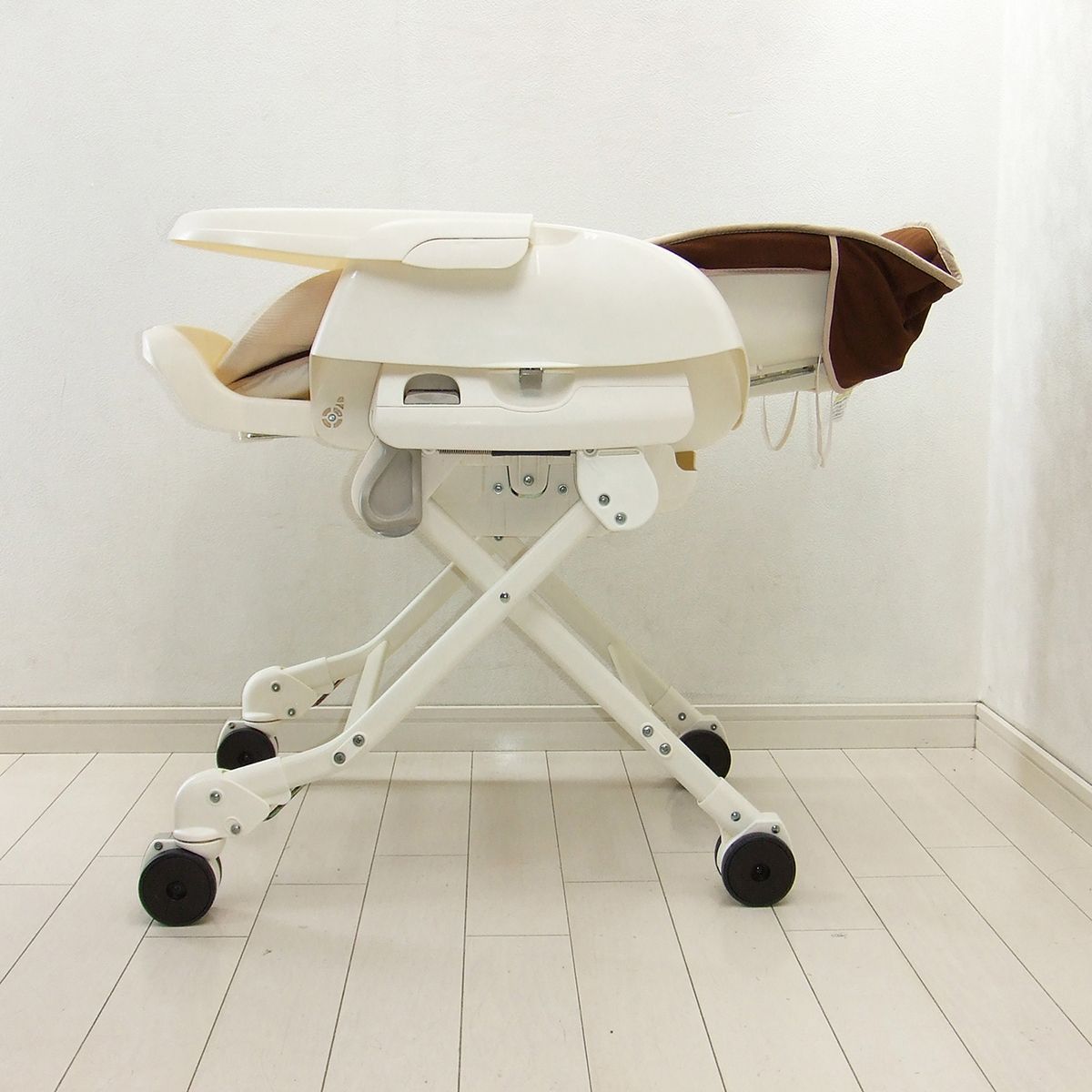 電動 ハイローチェア コンビ ルシエス オートスウィング Combi 新生児