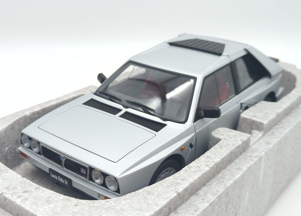 1/18 AUTOart ランチア デルタ S4 ストラダーレ Amazon.co.jp: AUTOart 1/18 ランチア デルタ S4 ストラダーレ (レッド