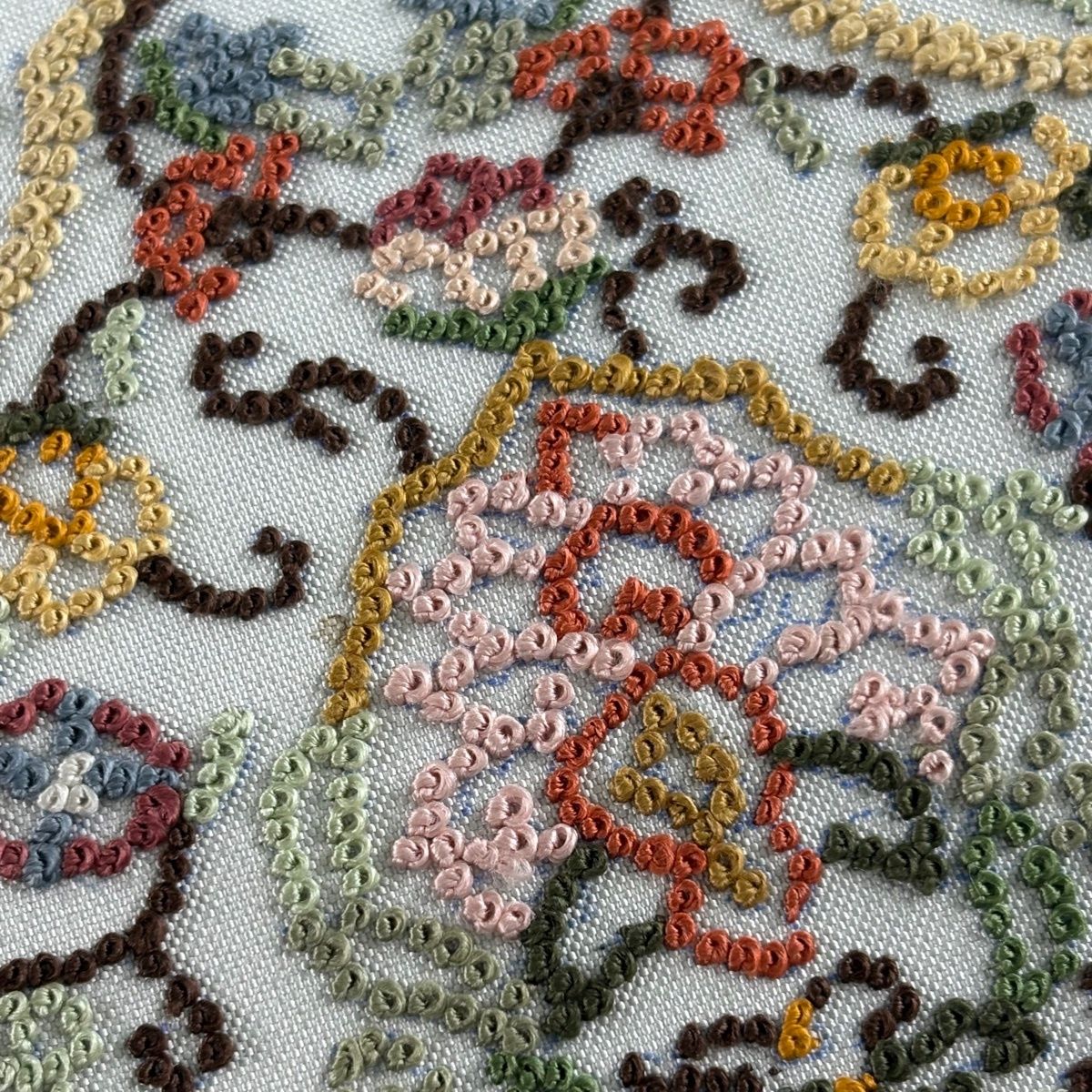 美品】 袋帯 逸品 華文 草花 相良刺繍 金糸 青灰色 お太鼓柄 正絹