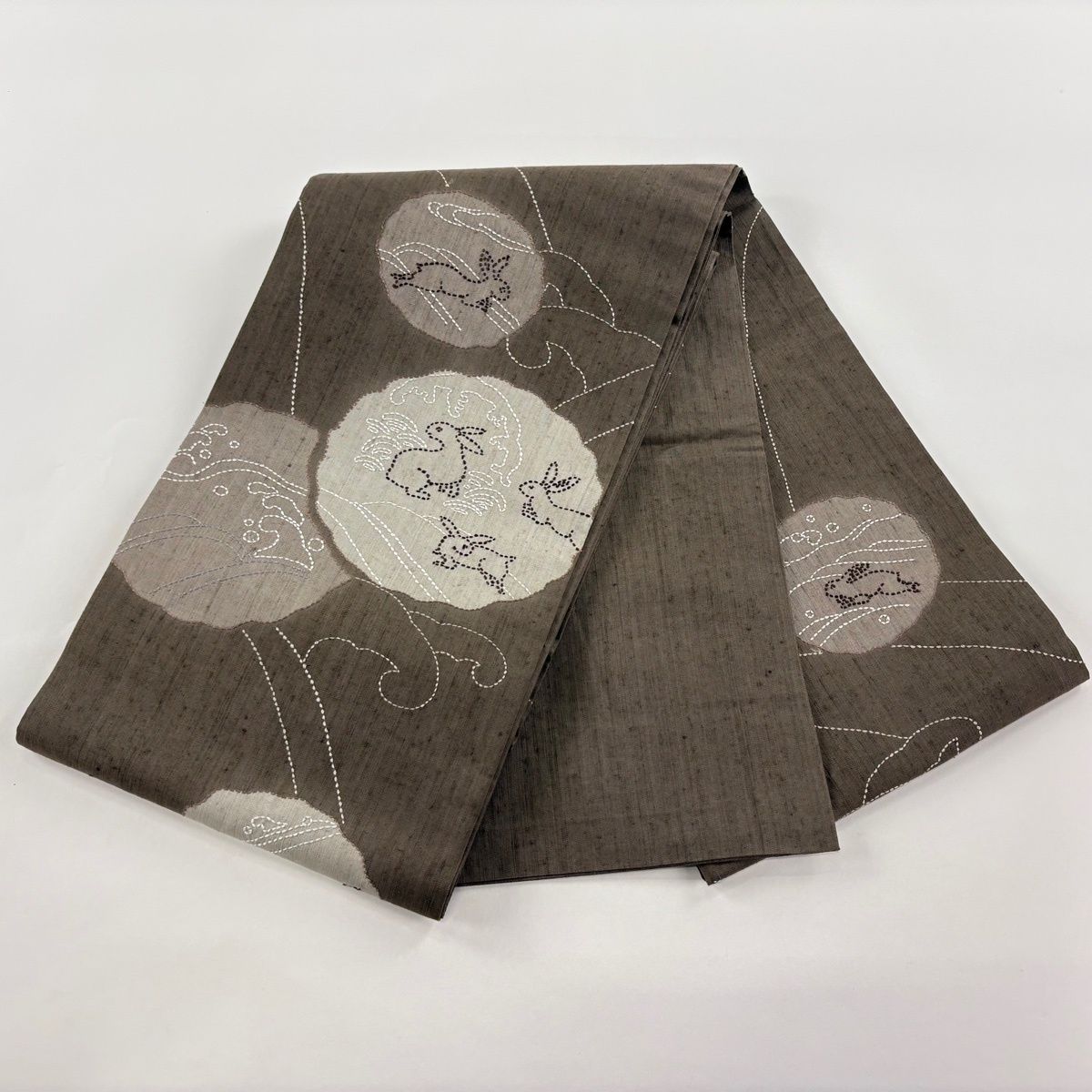 美品】 袋帯 逸品 証紙 さしこ物語 紬地 うさぎ 波頭 刺し子刺繍 灰茶 