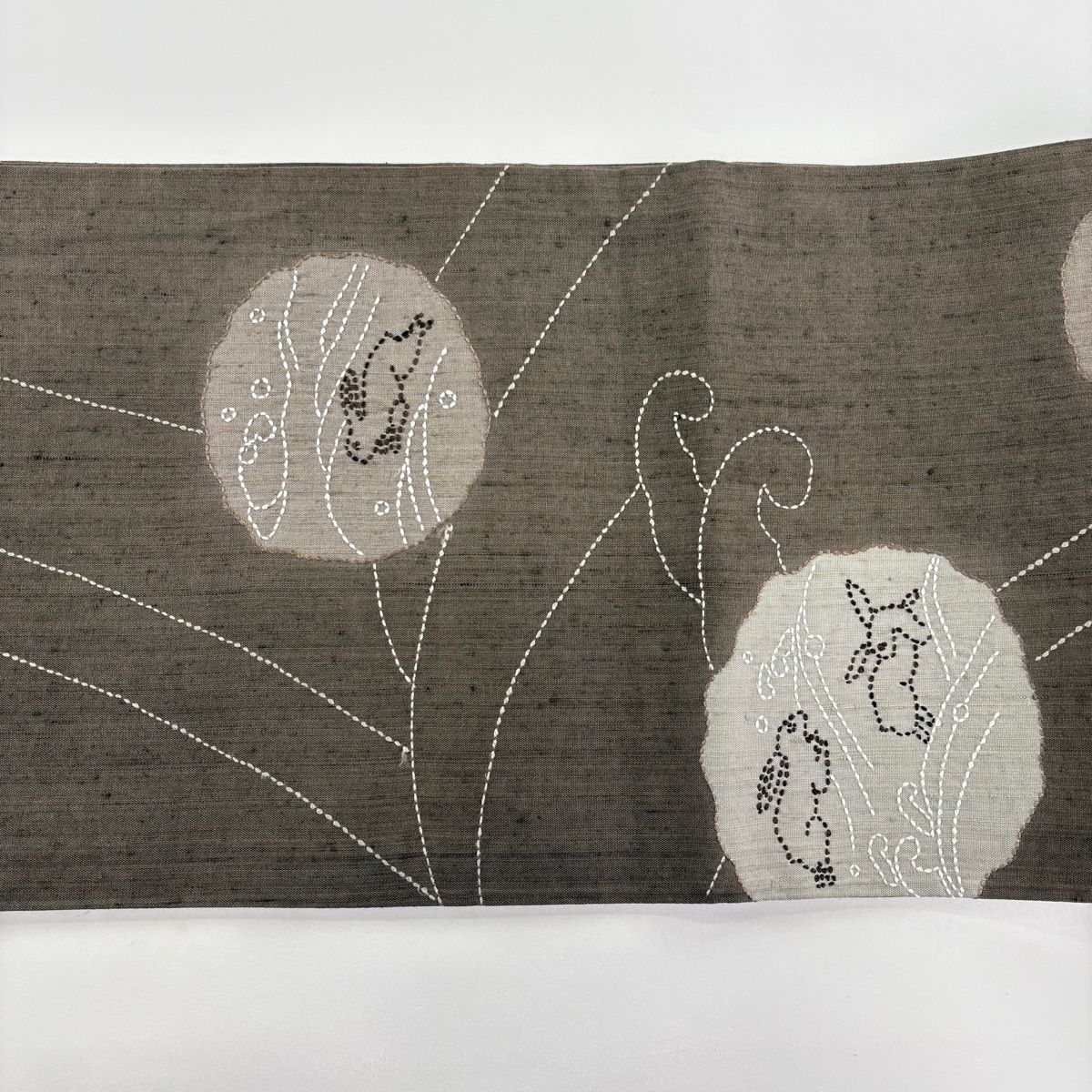 美品】 袋帯 逸品 証紙 さしこ物語 紬地 うさぎ 波頭 刺し子刺繍 灰茶 