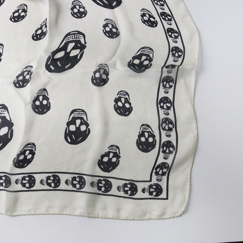 アレキサンダーマックイーン　スカルスカーフ クラシック スカル スカーフ | McQueen JP