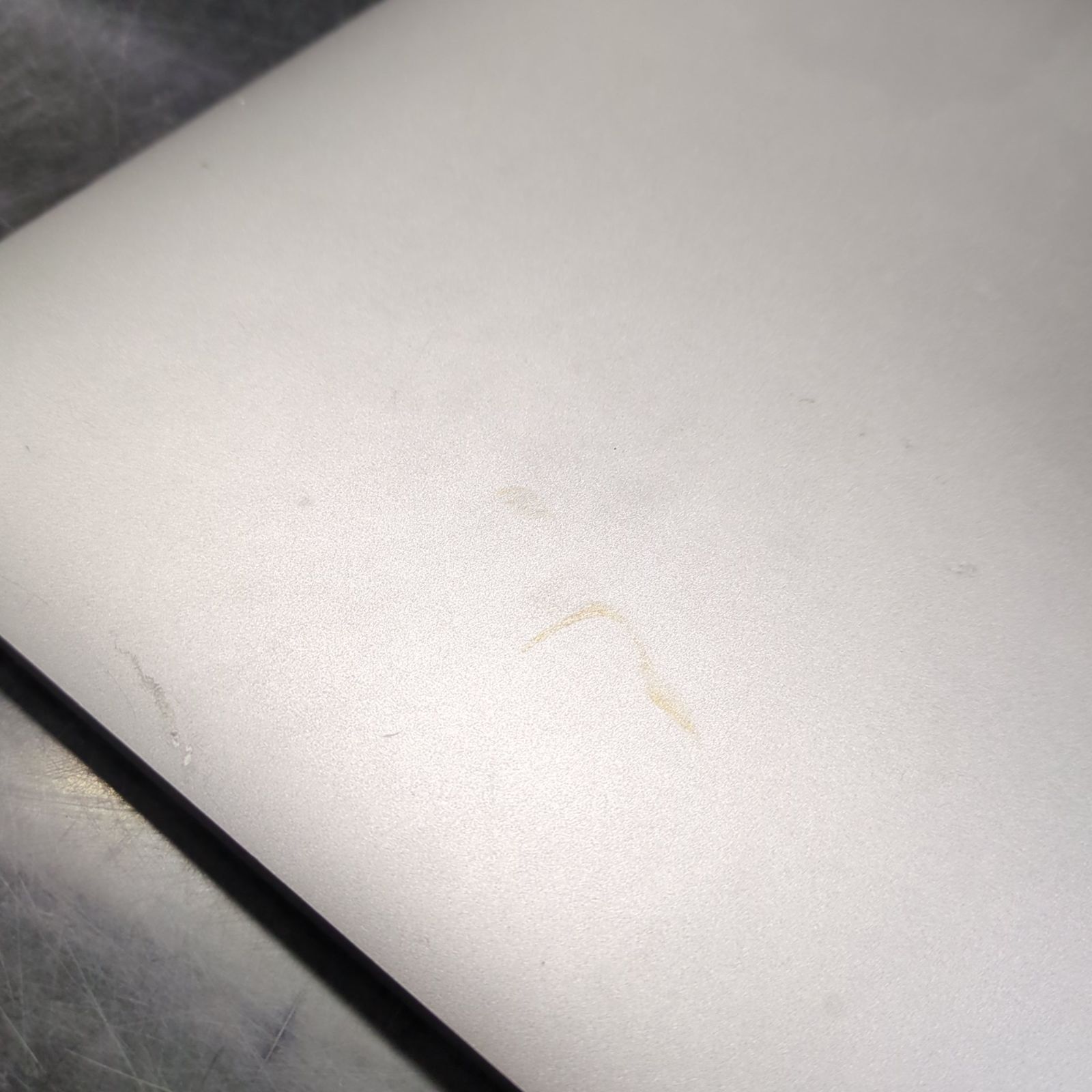 D39598】[ジャンク品] MacBook Pro 15インチ Touch Bar＋Touch ID (Mid 