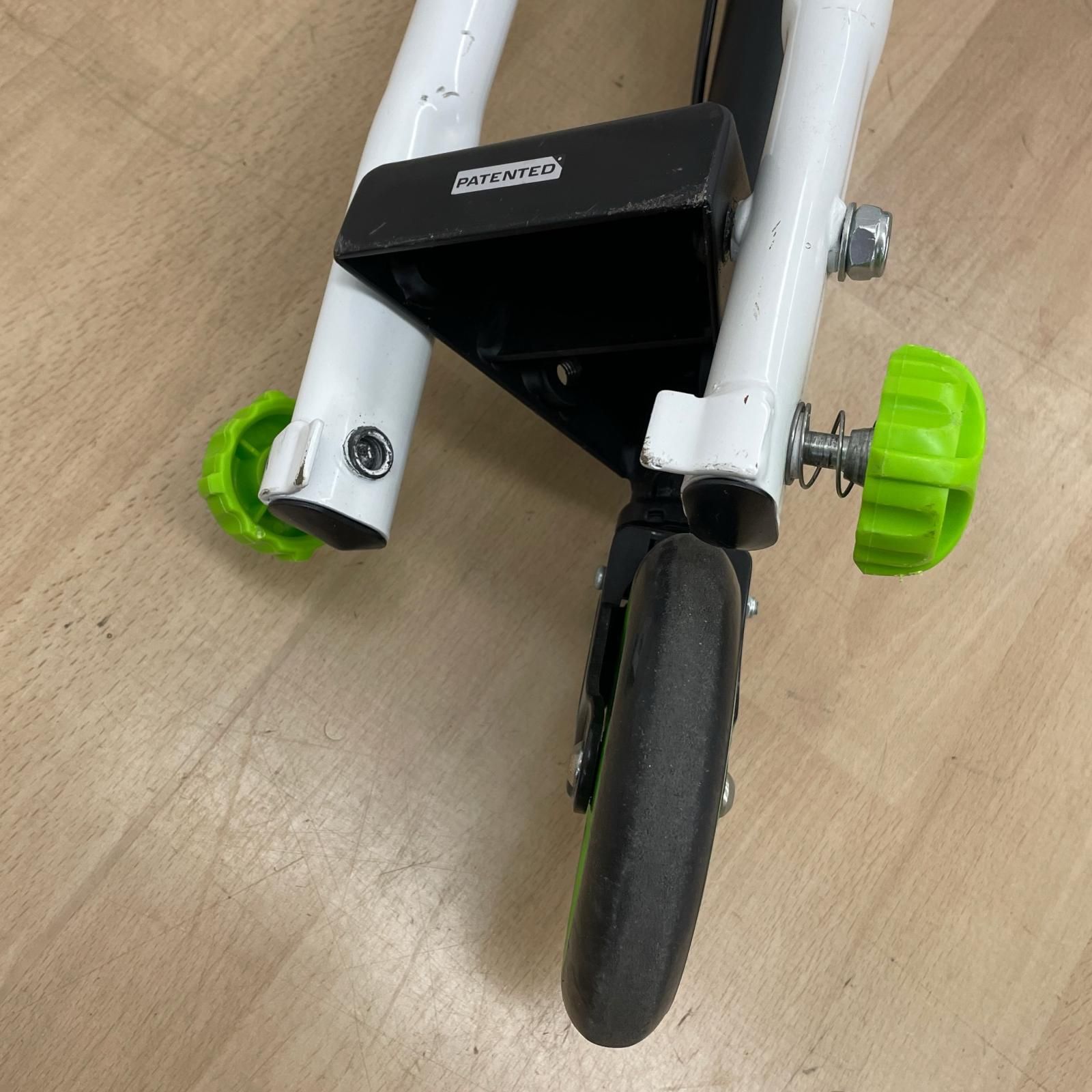 Y FLIKER F3 Yフリッカー 3輪キックボード ホワイト グリーン - メルカリ Y FLIKER F3 Yフリッカー 3輪キックボード ホワイト グリーン - メルカリ
