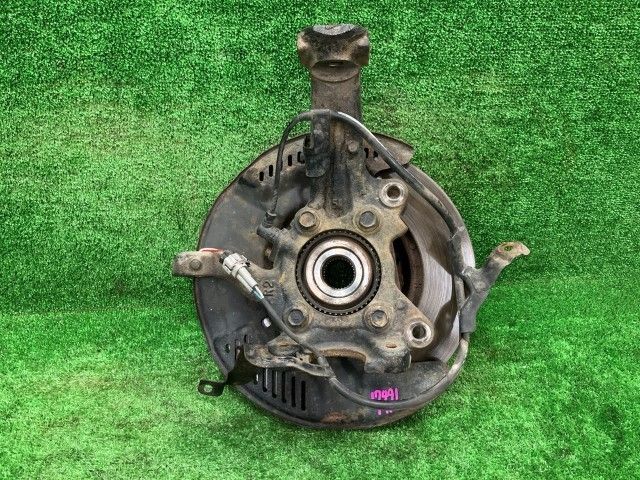 ハイエース KDH205V 右フロントナックルハブ DX 4WD 9人 43211-26150 1E7