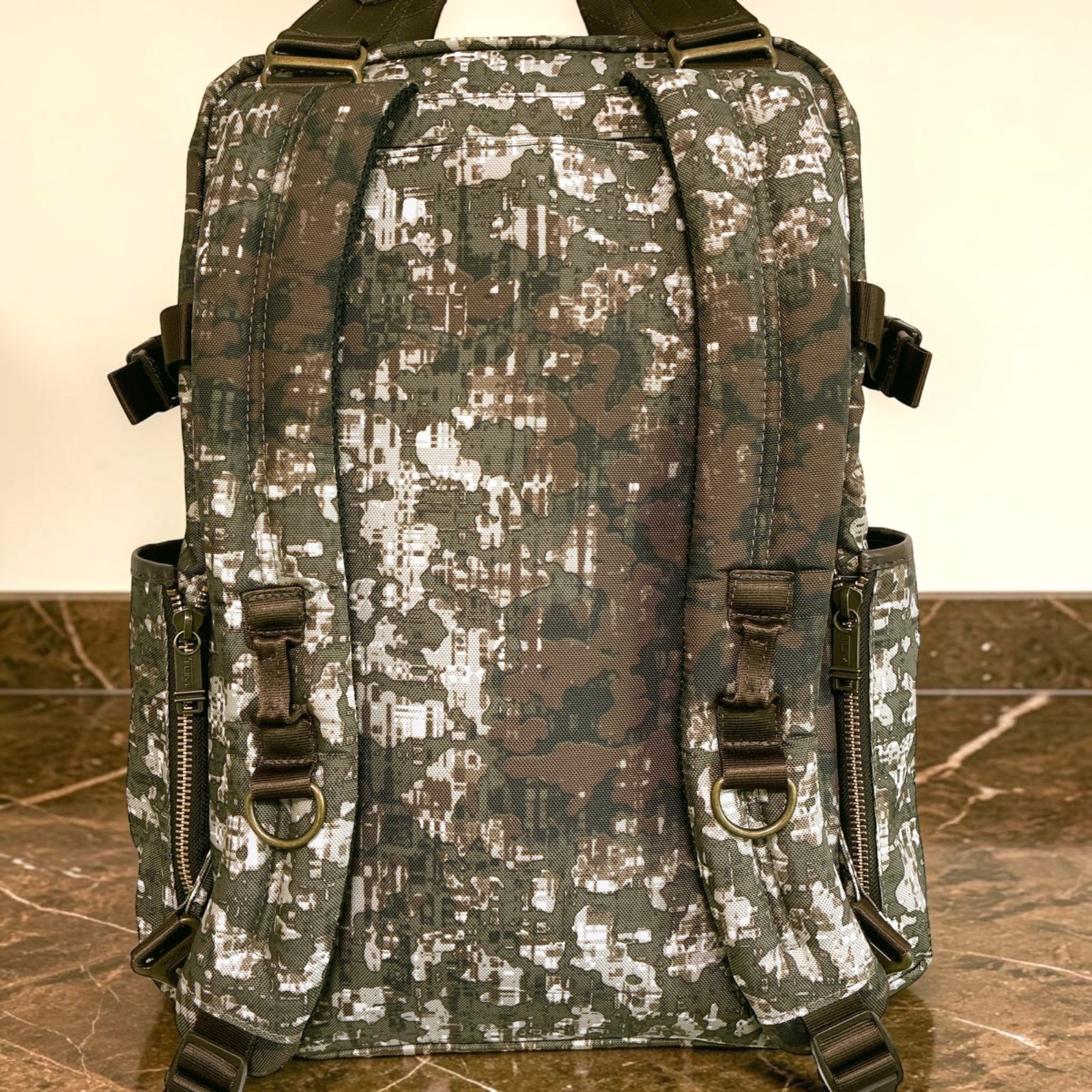 TUMI トゥミ カモフラ 迷彩 リュック ビジネス 仕事 アルファブラボー