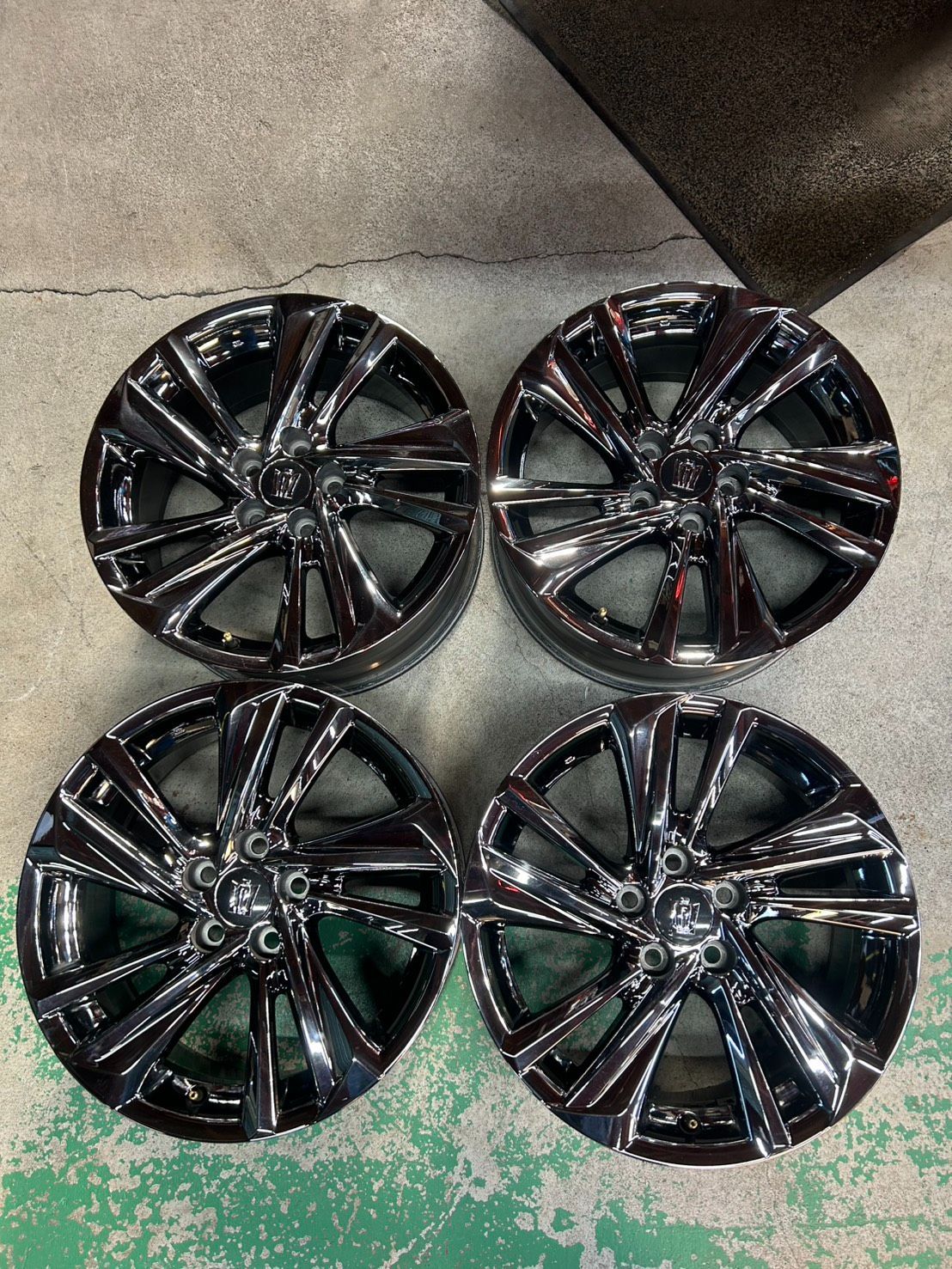 トヨタ 220系　クラウン　RS後期　純正　ホイール18インチ4本セット クラウン TOYOTA 220系 RS アドバンス 純正 2019年 新車外し 18インチ タイヤ・ホイール