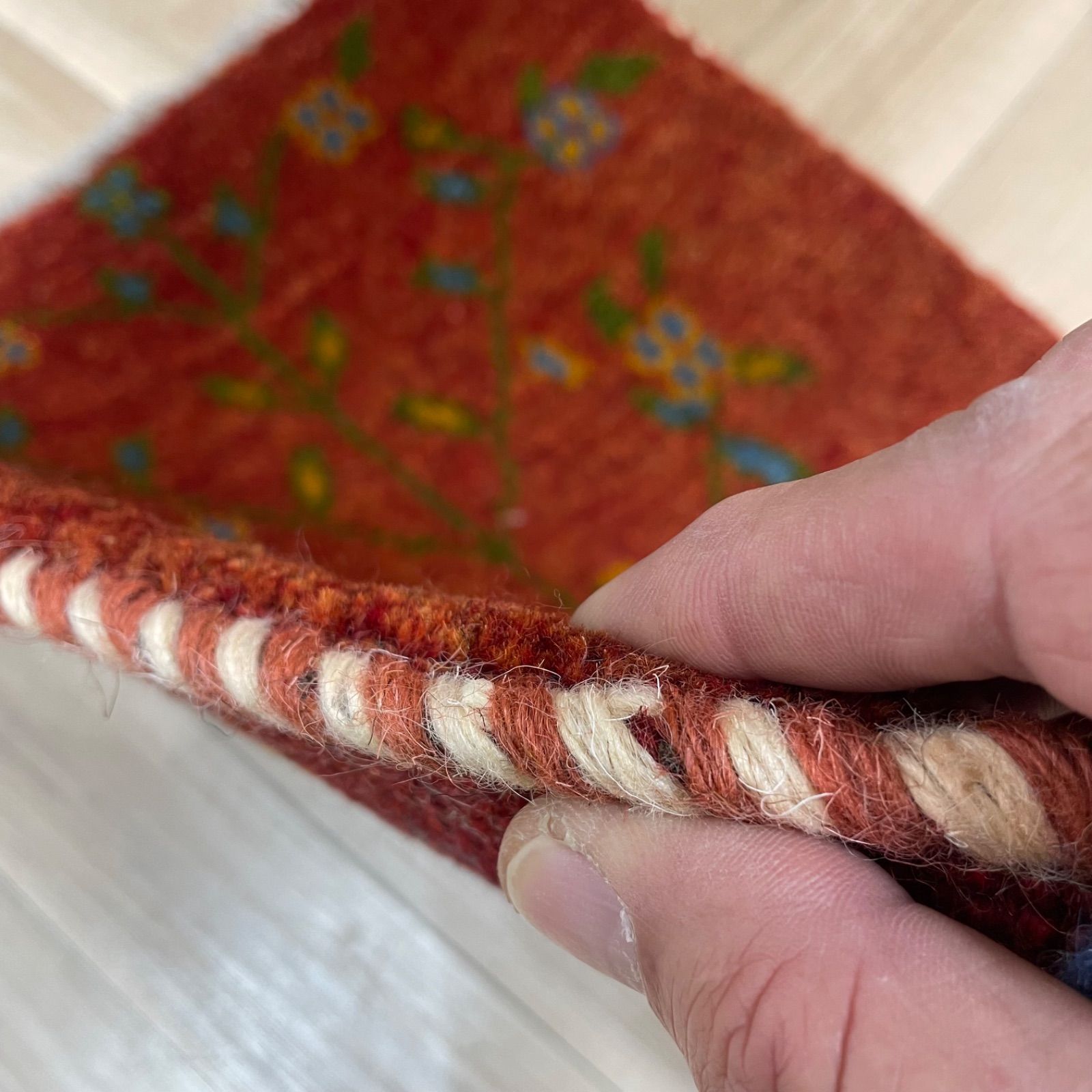 ペルシャ ギャッベ 座布団 大きめ 本物 手織り イラン産 43×46cm