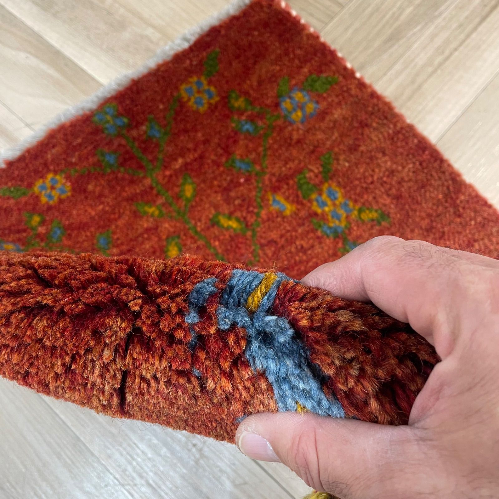 ペルシャ ギャッベ 座布団 大きめ 本物 手織り イラン産 43×46cm