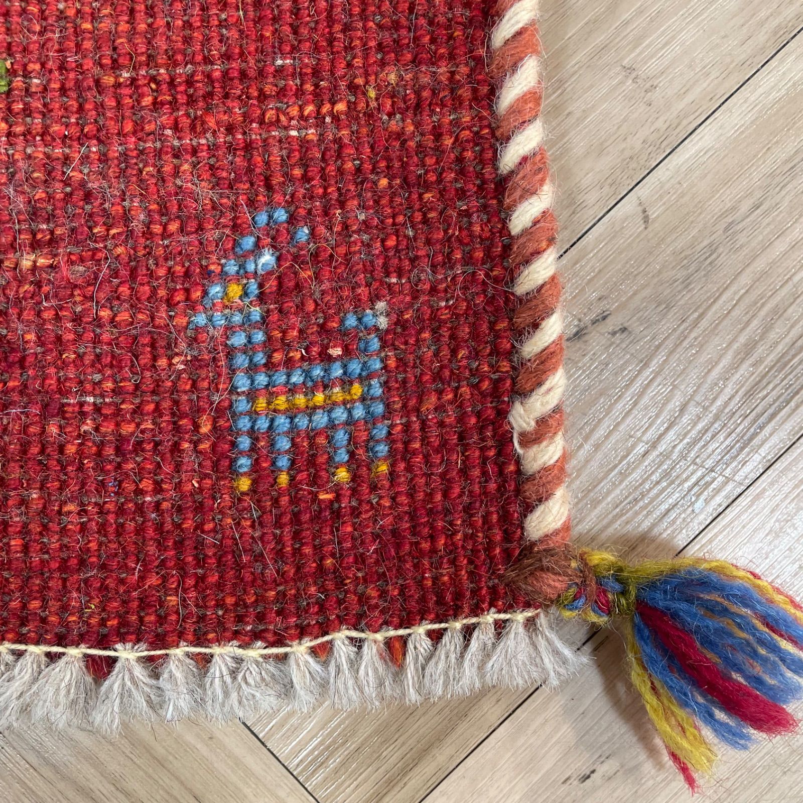 ペルシャ ギャッベ 座布団 大きめ 本物 手織り イラン産 43×46cm