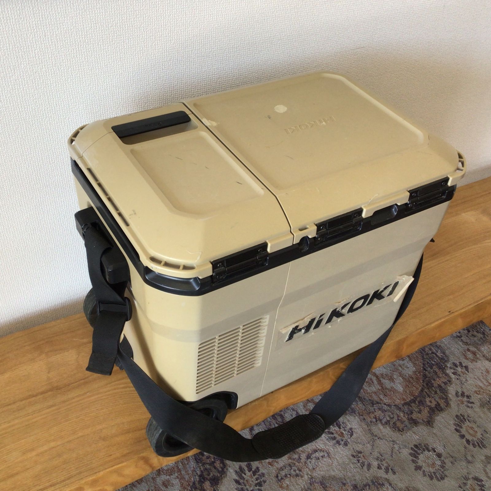 中古】HiKOKI(ハイコーキ)コードレス冷温庫 UL18DC サンドベージュ 中古】HiKOKI(ハイコーキ)コードレス冷温庫 UL18DC サンドベージュ