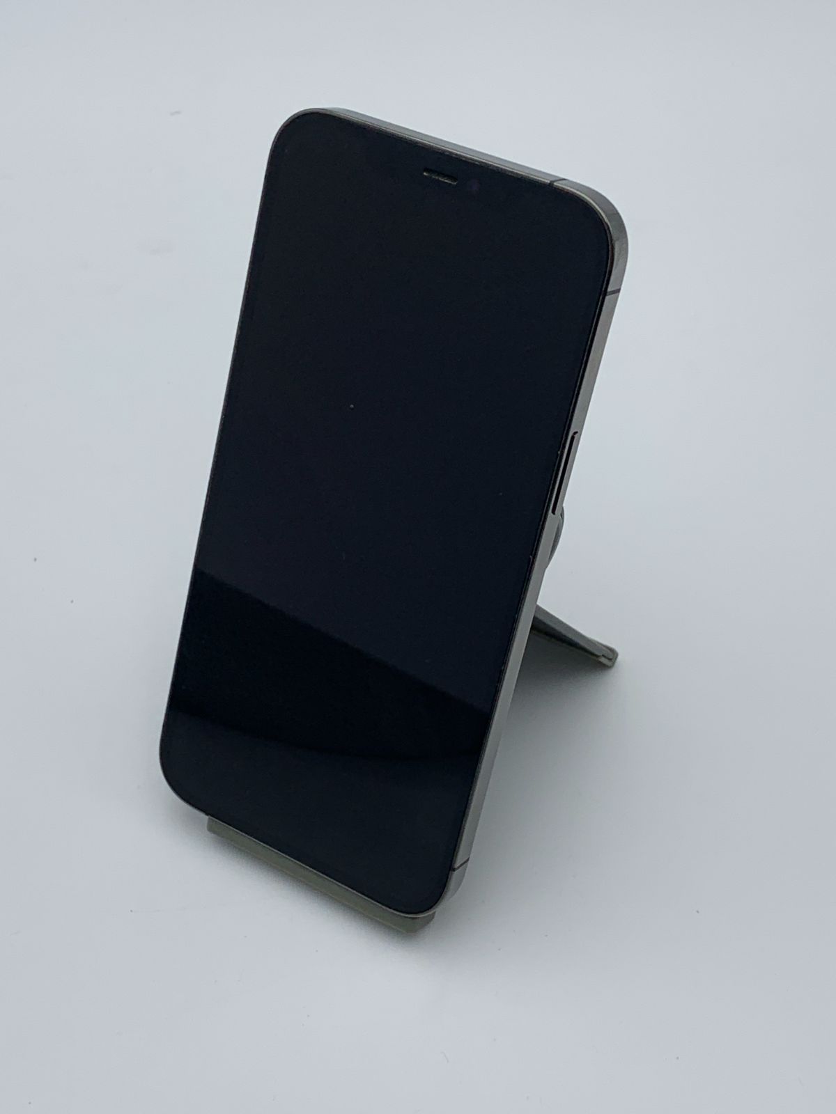 iPhone史上最大のディスプレイを備えた「iPhone 12 Pro Max」開封