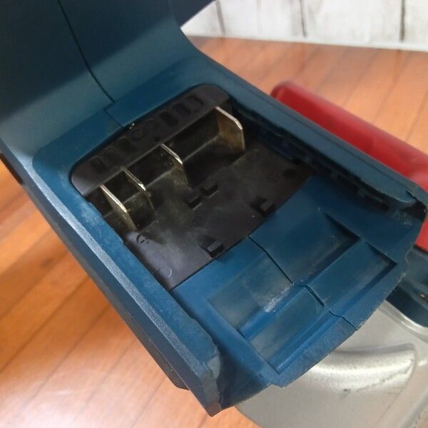 △ボッシュ(BOSCH) 18V コードレスバンドソー GCB18V-63 【中古