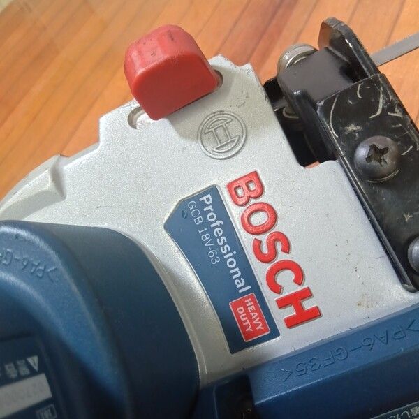 ボッシュ (BOSCH)  GCB18V-63 18V コードレスバンドソー【野田愛宕店】【店頭取引限定】【中古】管理番号：IT8HATLUKYR6 GCB18V-63 コードレスバンドソー 1台 BOSCH(ボッシュ) 【通販モノタロウ】