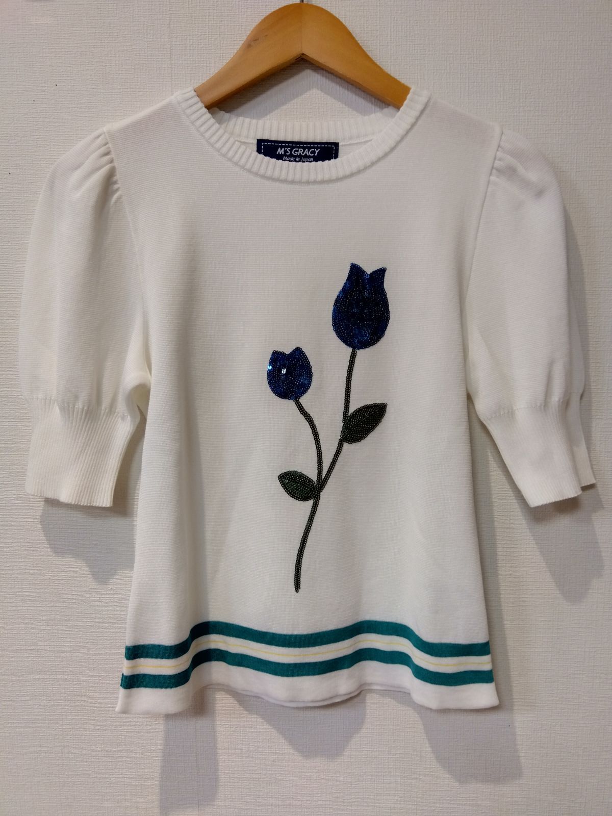 M’S GRACY ニット スパンコール 花刺繍 トップス 38 白 グレー M20【美品】M'S GRACY エムズグレイシー トップス ニット 白 花