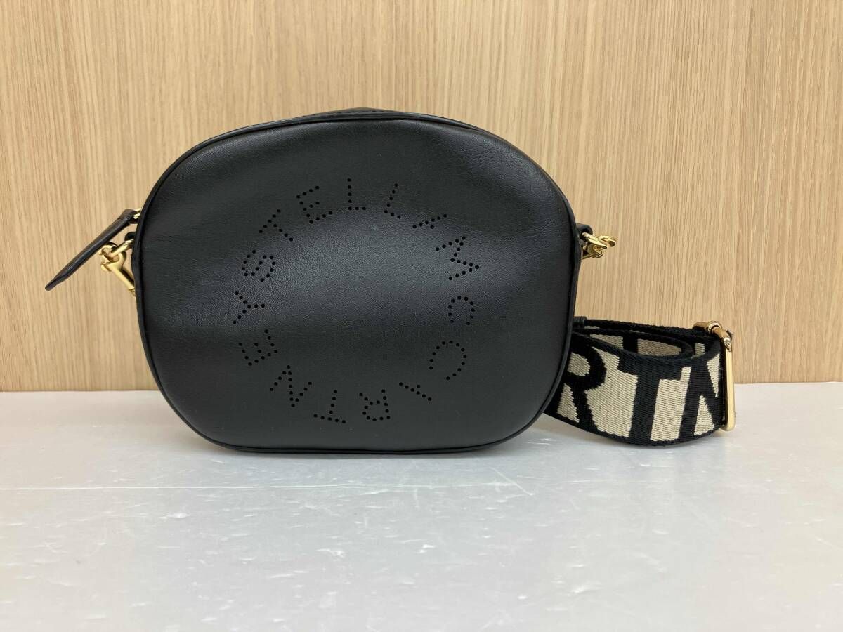 ステラマッカートニー ミニカメラバッグ ステラロゴ パンチング ブラック ロゴ紐 Stella McCartney（ステラ・マッカートニー） ショルダーバッグ 700266