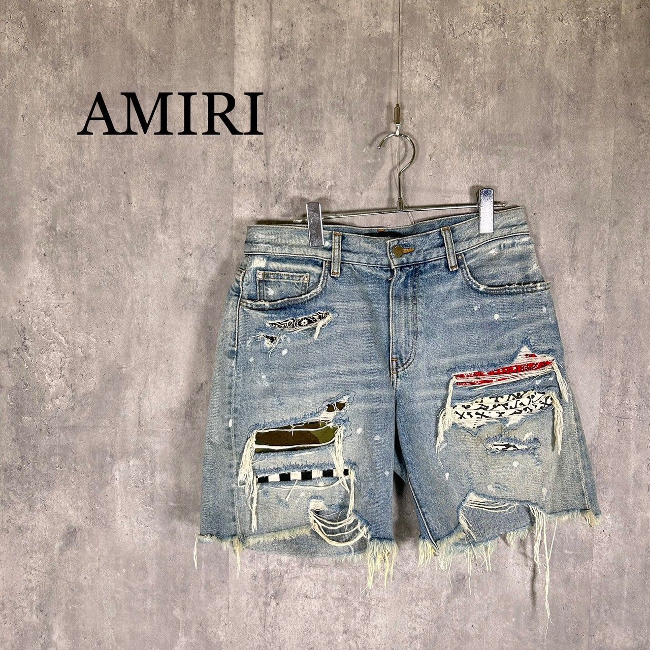 【美品】AMIRI ペイント加工 デニムショートパンツ サイズ30 AMIRI』アミリ (30) アートパッチ デニムショートパンツ ハーフパンツ