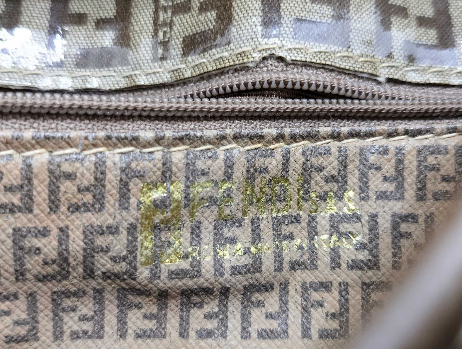 FENDI ズッカ柄 ショルダーバッグ FF柄 PVC レザーヴィンテージ - メルカリ