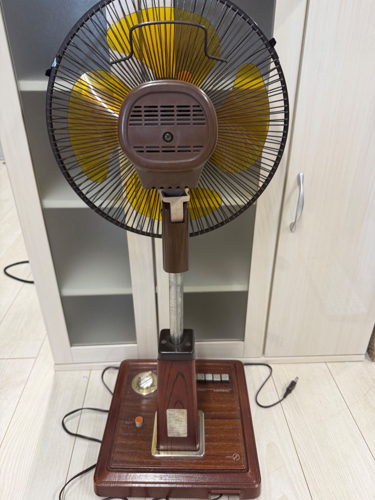 扇風機 昭和レトロ TOSHIBA 東芝 H-30D45Y 木目 黄色 TOSHIBA 昭和レトロ 木製 首振り扇風機 H-30D45Y - メルカリ