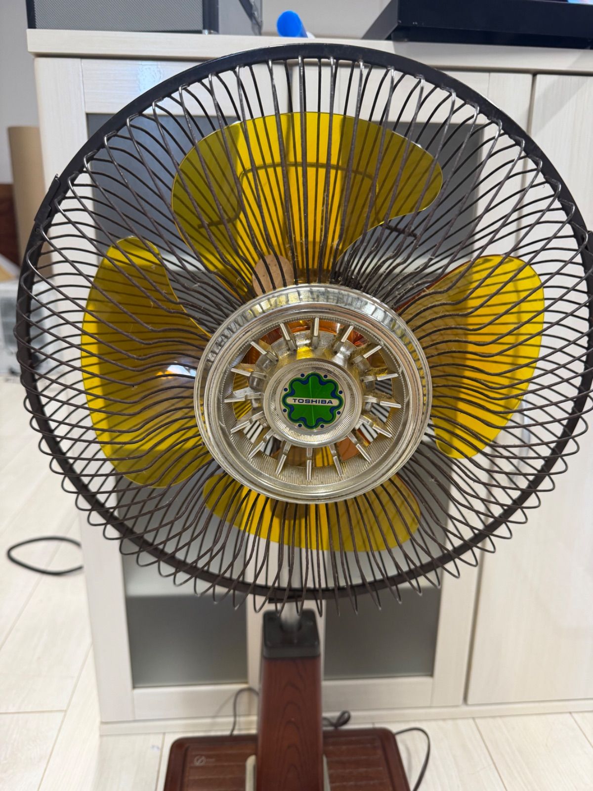 TOSHIBA レトロ扇風機 木製ベース　Ｈ-30Ｄ45Y TOSHIBA 昭和レトロ 木製 首振り扇風機 H-30D45Y - メルカリ