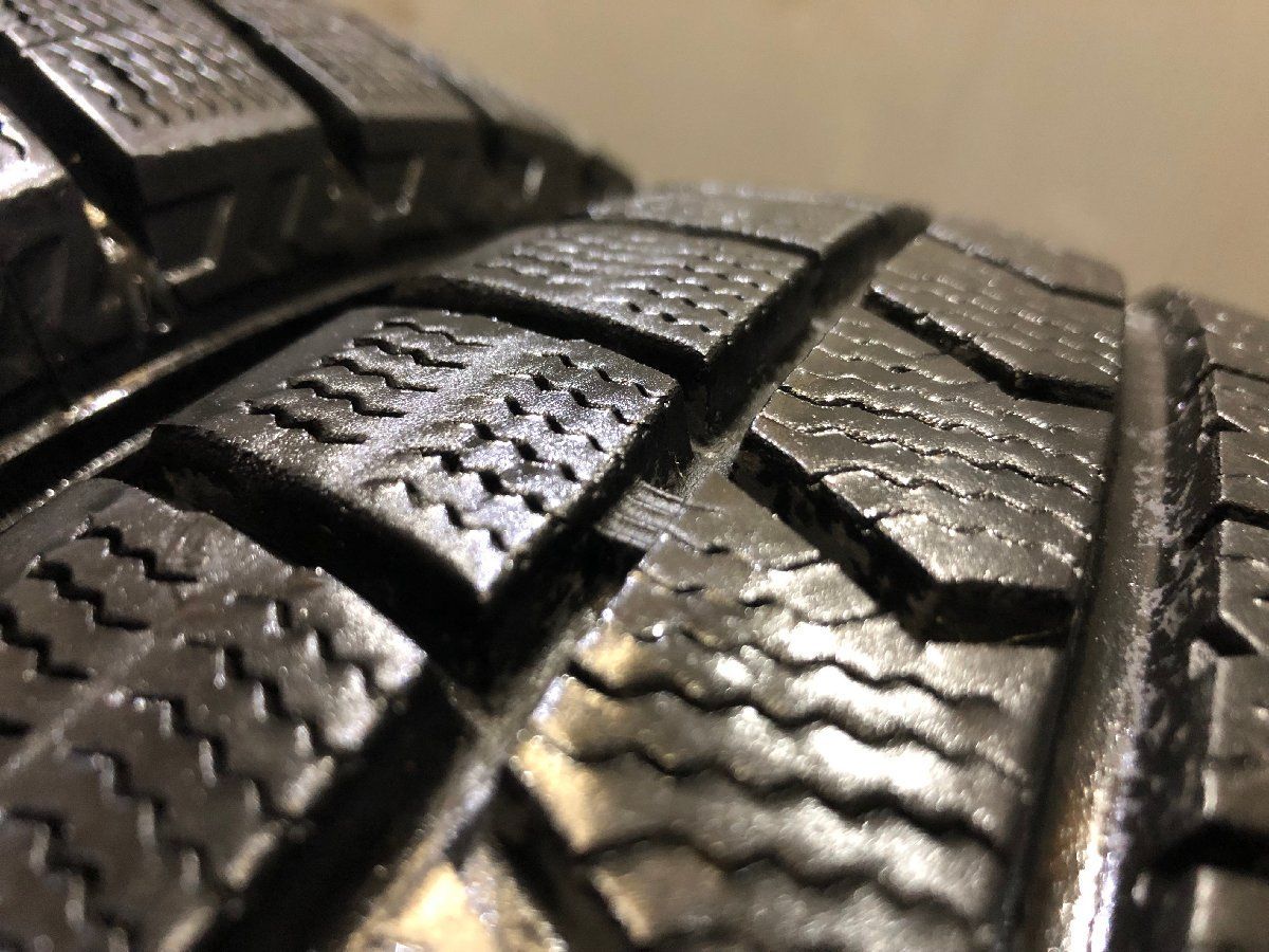 DUNLOP WINTER MAXX WM02 185/60R15 15インチ スタッドレス 4本 22年製 バリ溝 シエンタ ヤリス フィット グレイス ヴィッツ等　(KTF506) DUNLOP WINTER MAXX WM02 185/60R15 15インチ スタッドレス 4本 22年製