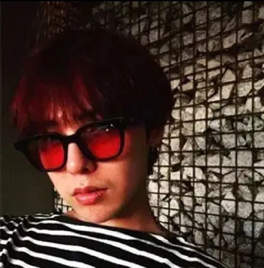 gdragon 着用　CHANEL サングラス　赤　レッド G-DRAGON（ジードラゴン） ティント サングラス G-DRAGON（ジー