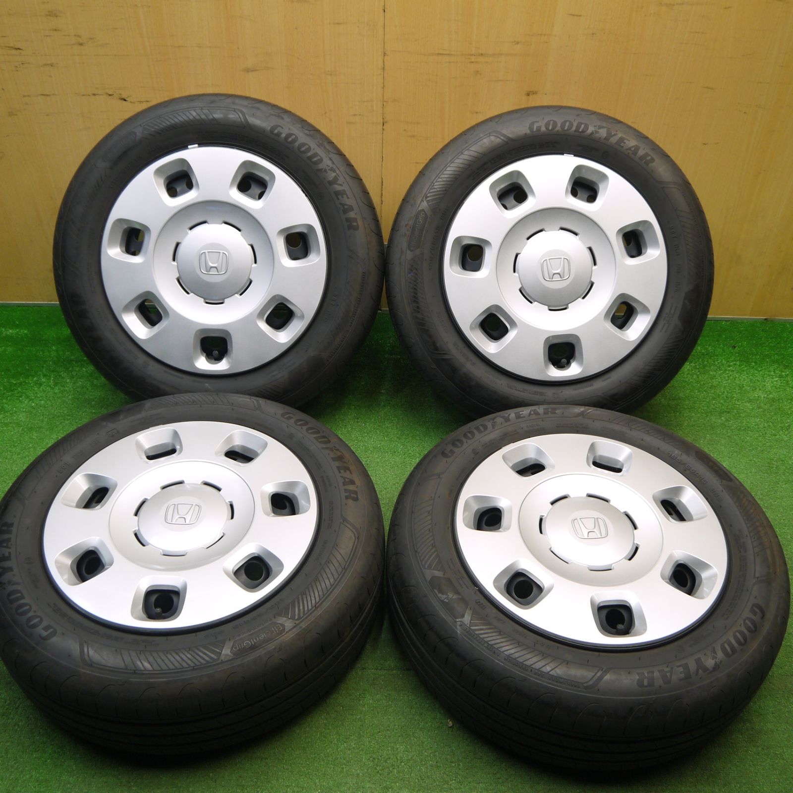 バリ溝！24年！キレイ！9分☆ホンダ フリード e:HEV AIR Biz 純正 