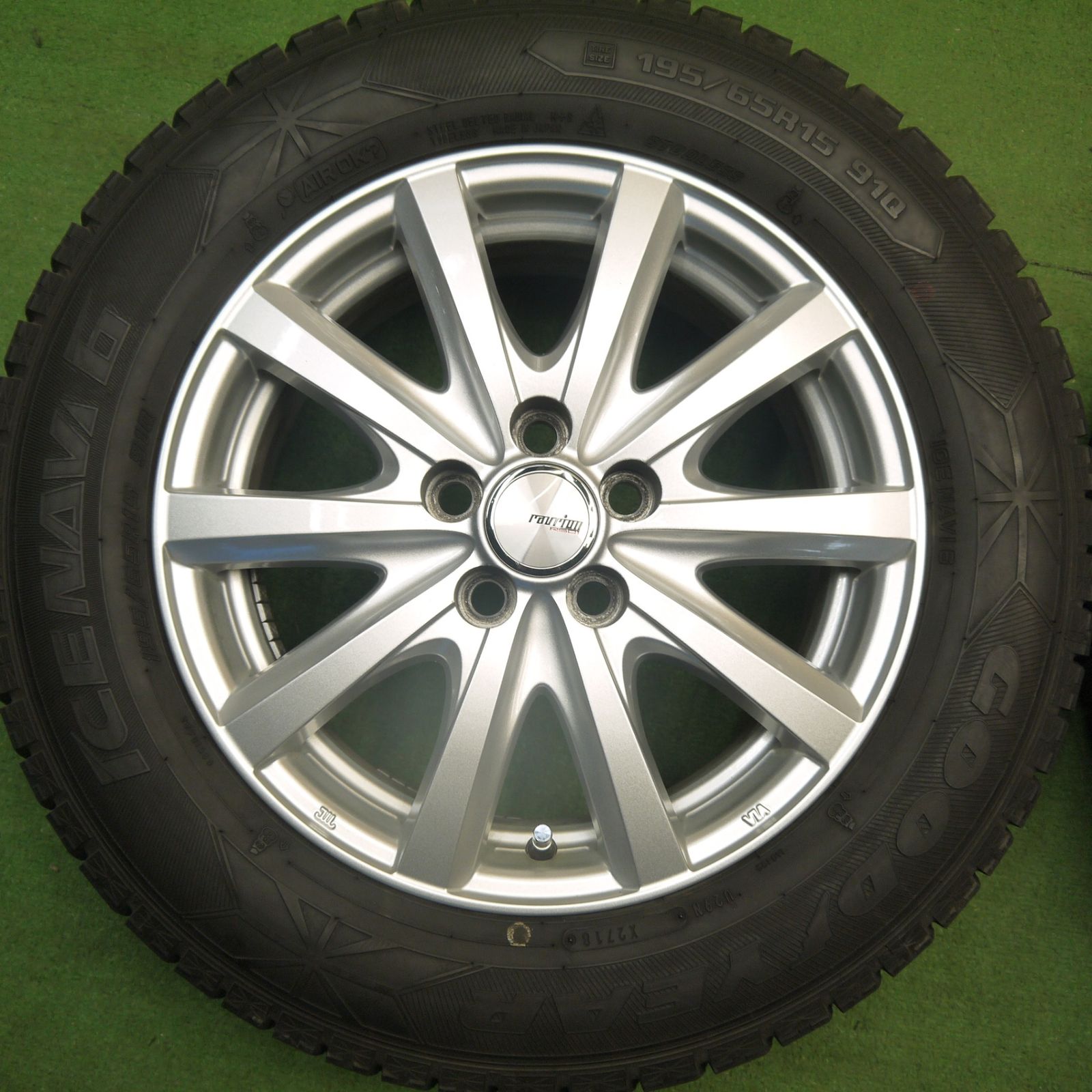 美品！バリ溝‼️2022年スタッドレス‼️プリウス等‼️195/65R15‼️??
