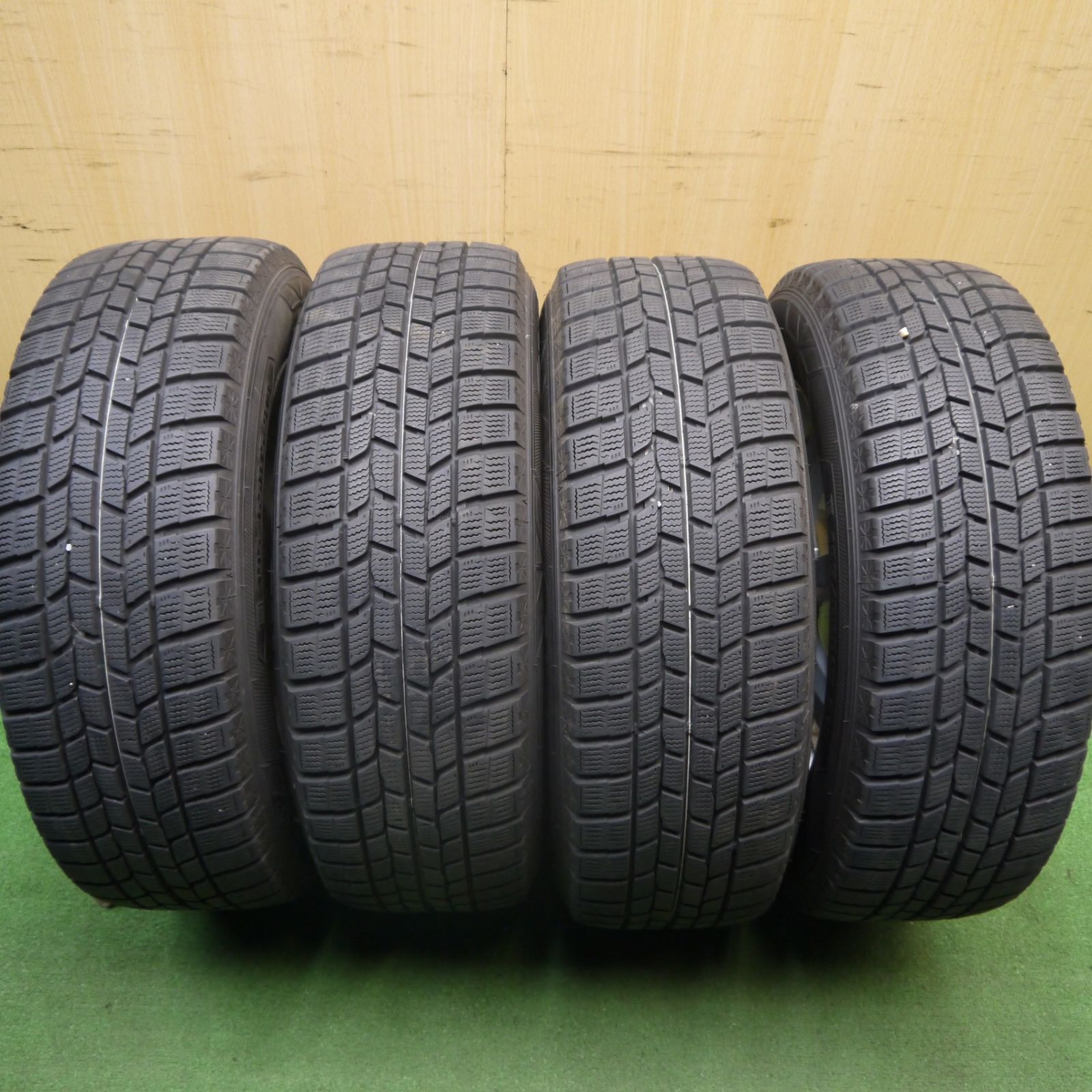 バリ溝！キレイ！8.5分☆プリウス 等 195/65R15 スタッドレス 