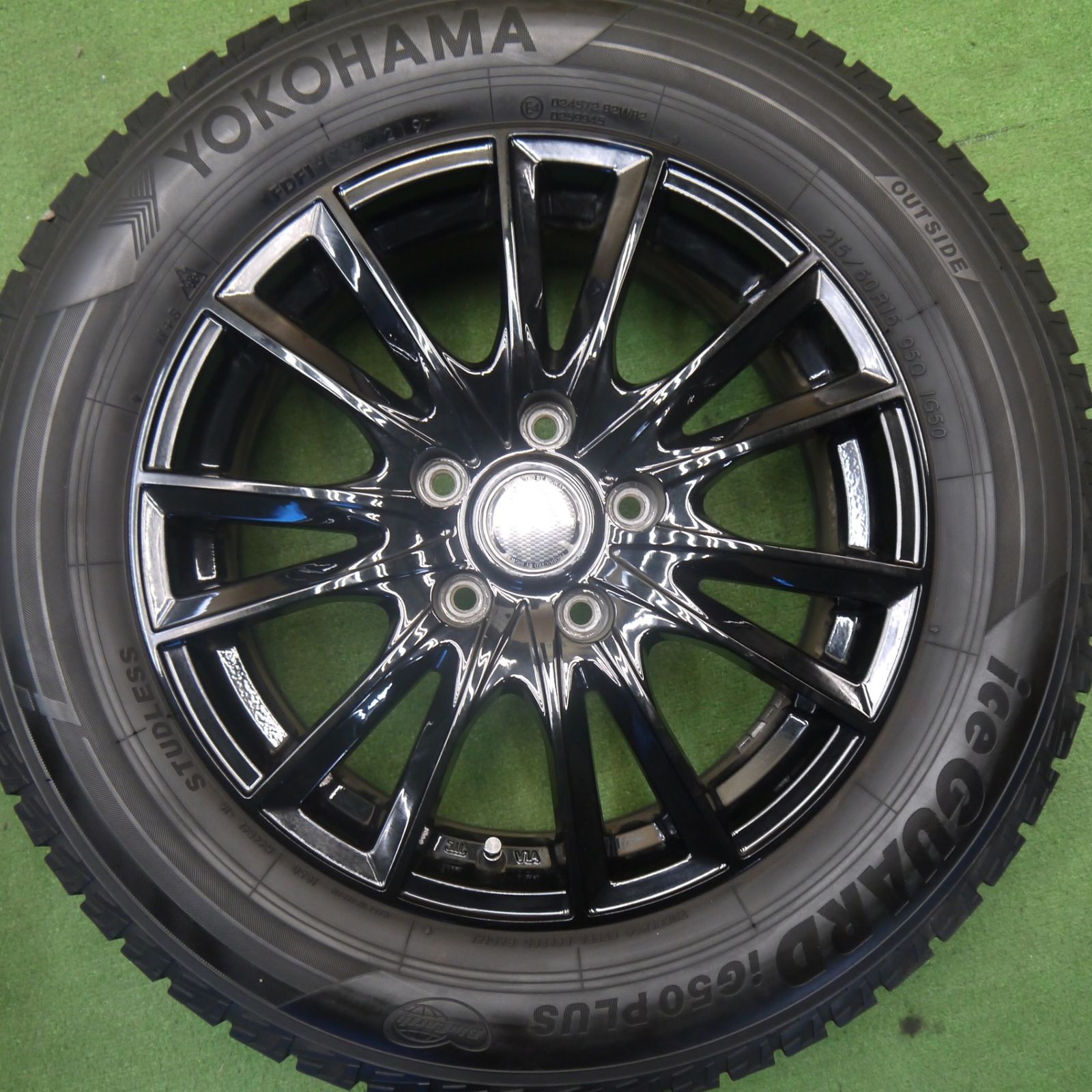 バリ溝！キレイ！8.5分☆スタッドレス 215/60R16 ヨコハマ アイス 