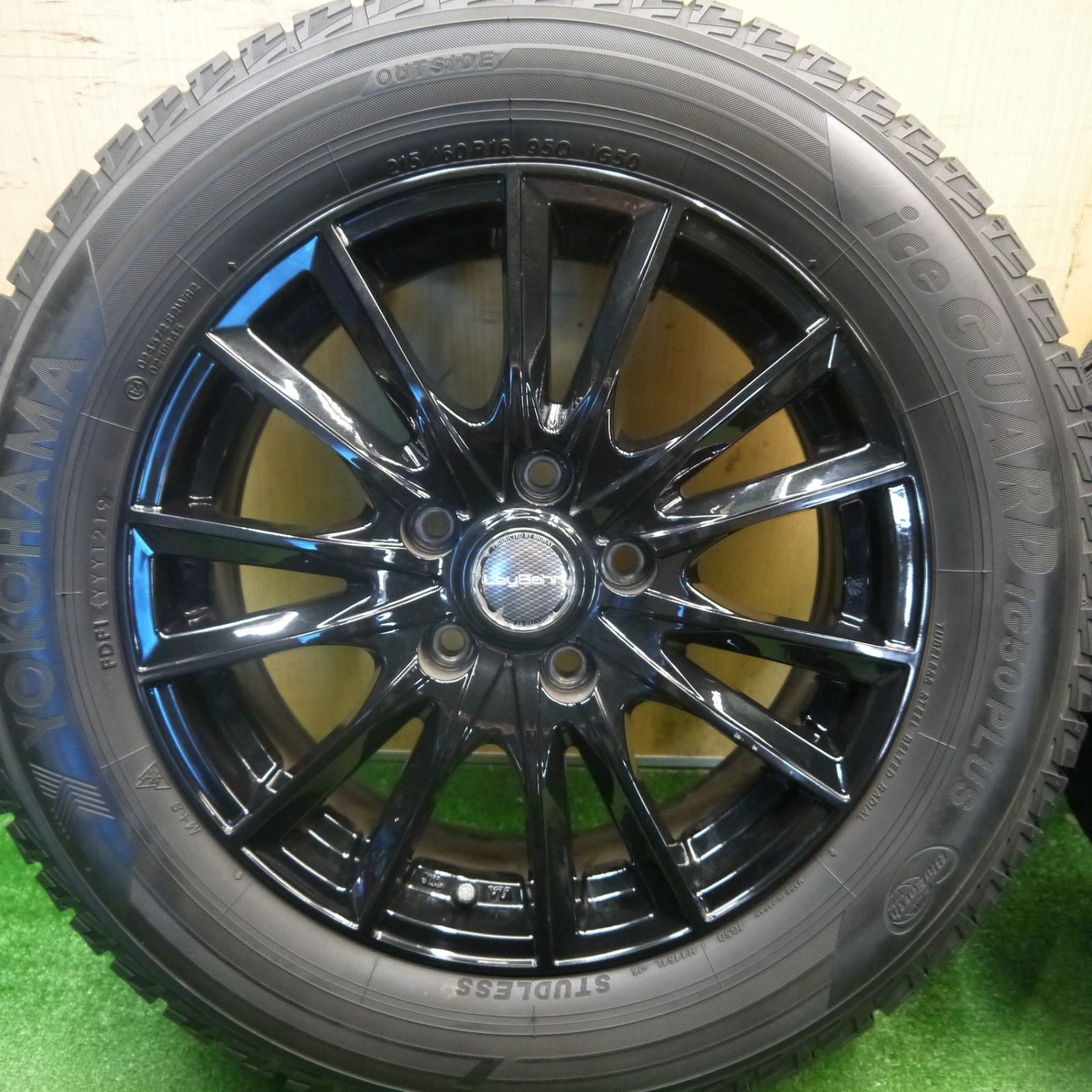 バリ溝！キレイ！8.5分☆スタッドレス 215/60R16 ヨコハマ アイス 