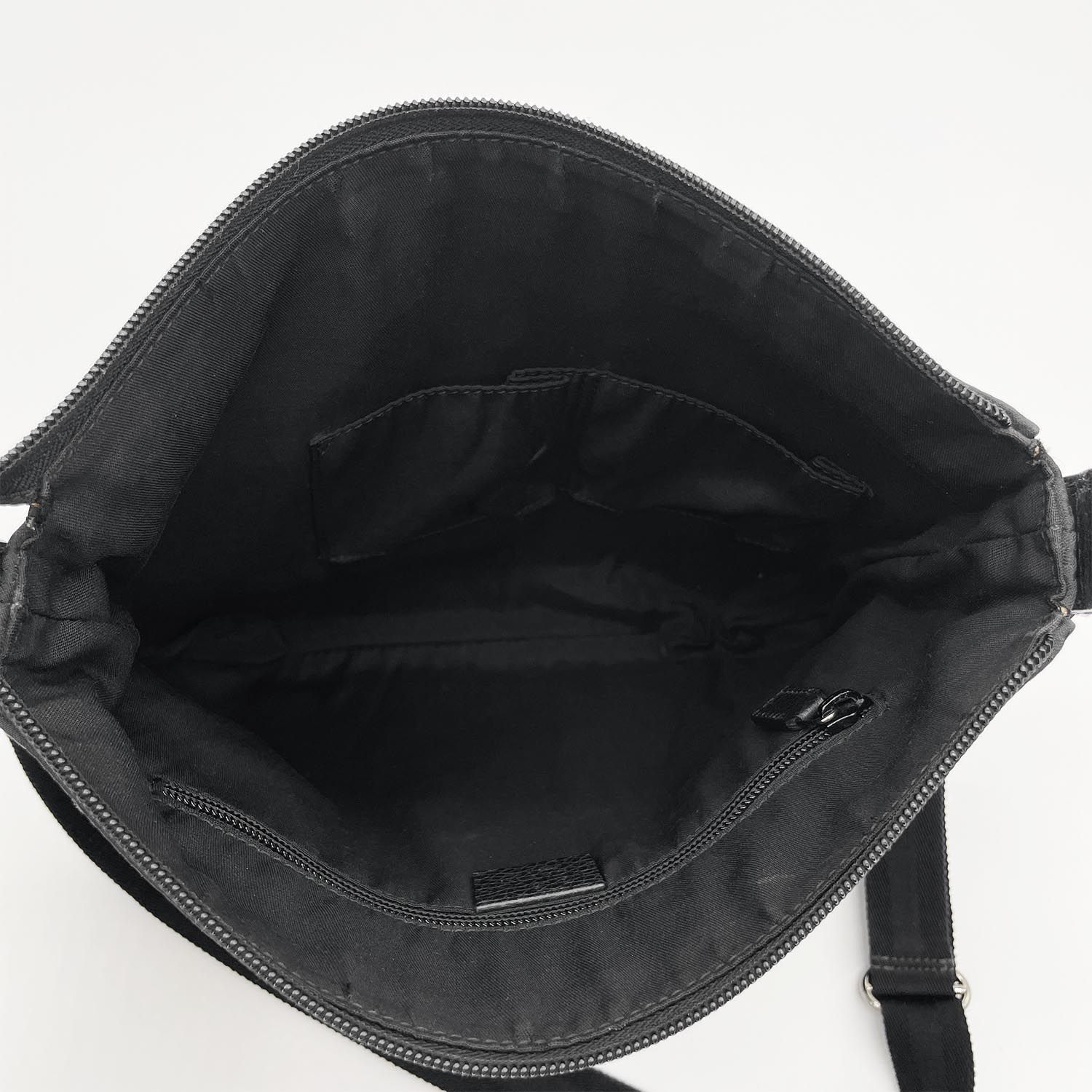 GUCCI グッチ GGキャンバス ショルダーバッグ 374414 ブラック 訳アリ 【中古】 GUCCI グッチ GGキャンバス ショルダーバッグ 374414 ブラック 訳アリ
