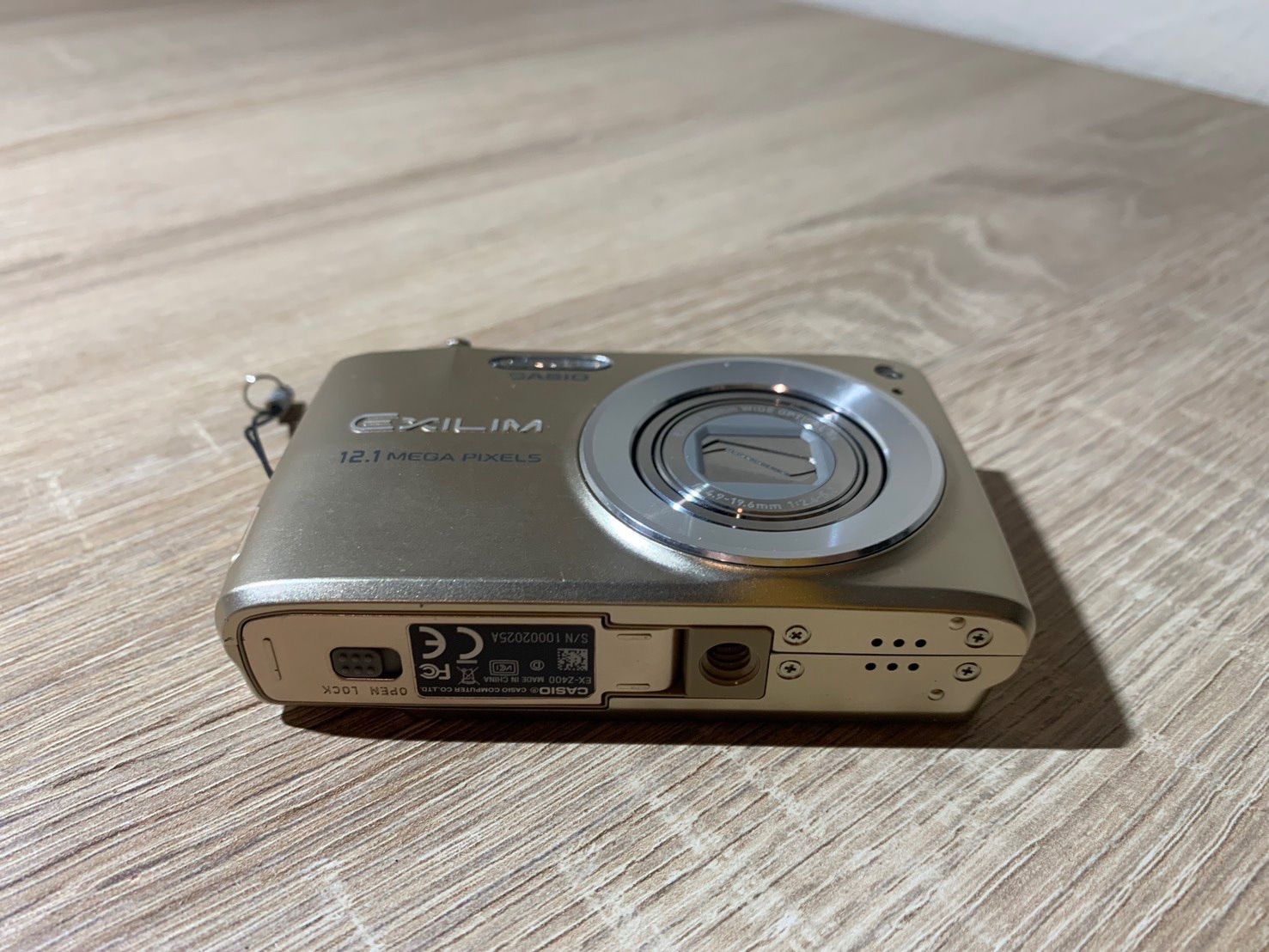 9822 Casio EXILIM EX-Z400 ゴールド デジカメ 動作確認済み やや訳
