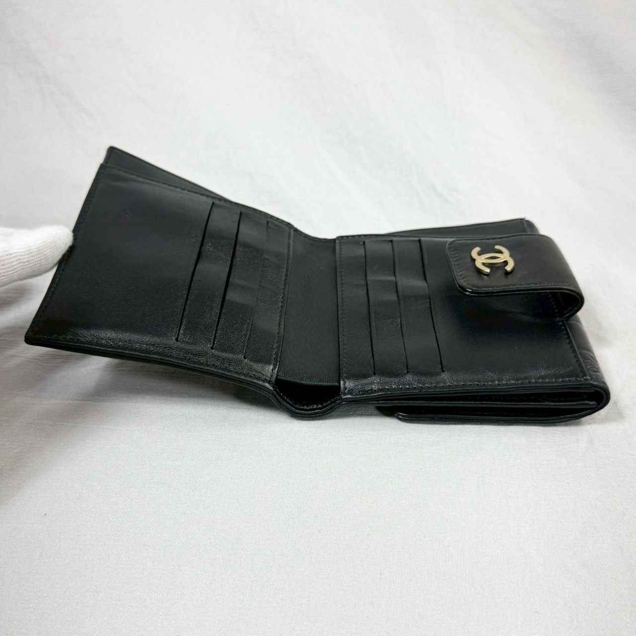 美品】CHANEL シャネル アイコンライン ラムスキン Wホック コンパクト 