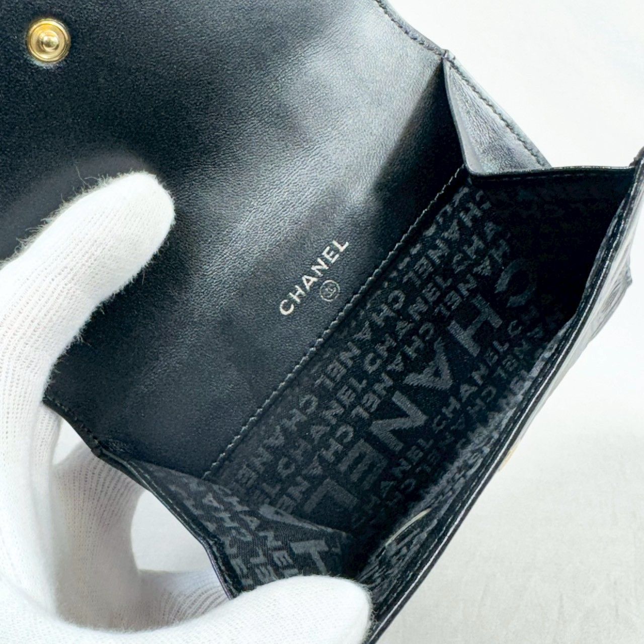 美品】CHANEL シャネル アイコンライン ラムスキン Wホック コンパクト