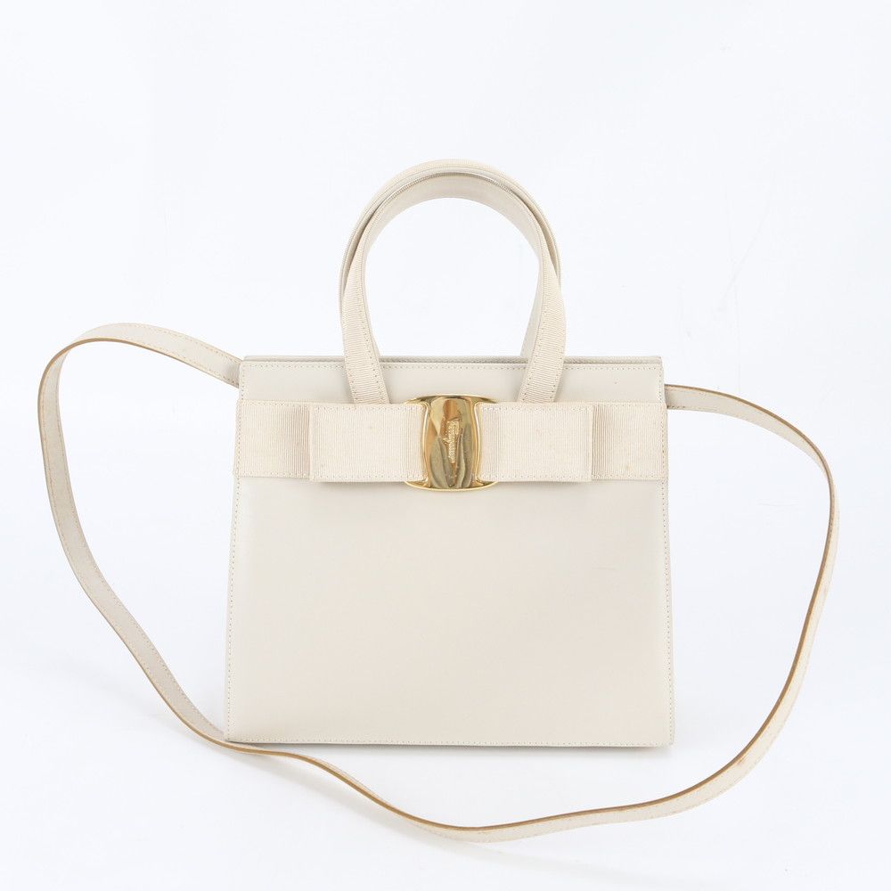 美品 サルヴァトーレフェラガモ ヴァラリボン レザー 2WAY ショルダー 