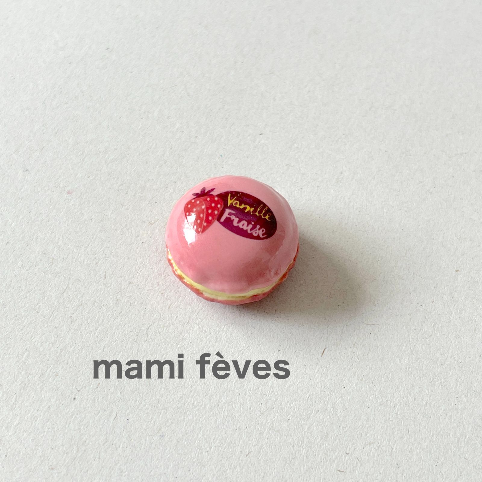 フェーヴ いちごマカロン バニラといちごのスイーツ フランス フェーブ 