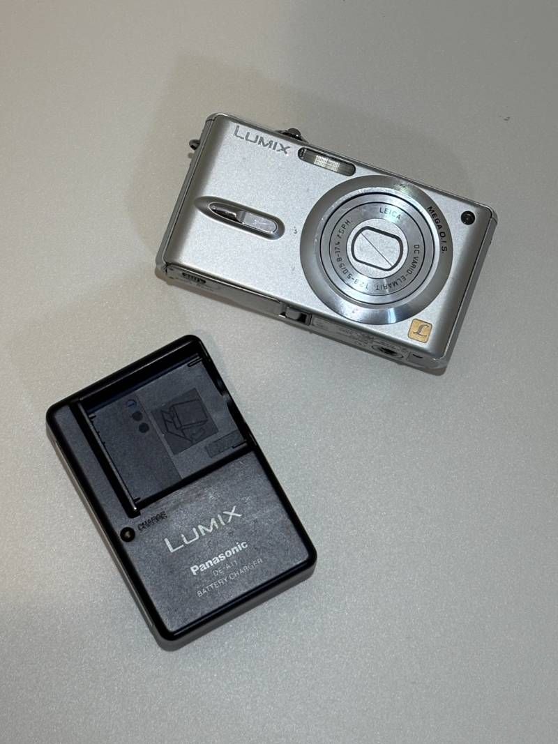775 Panasonic LUMIX DMC-FX9 デジタルカメラ シルバー 【公式通販】