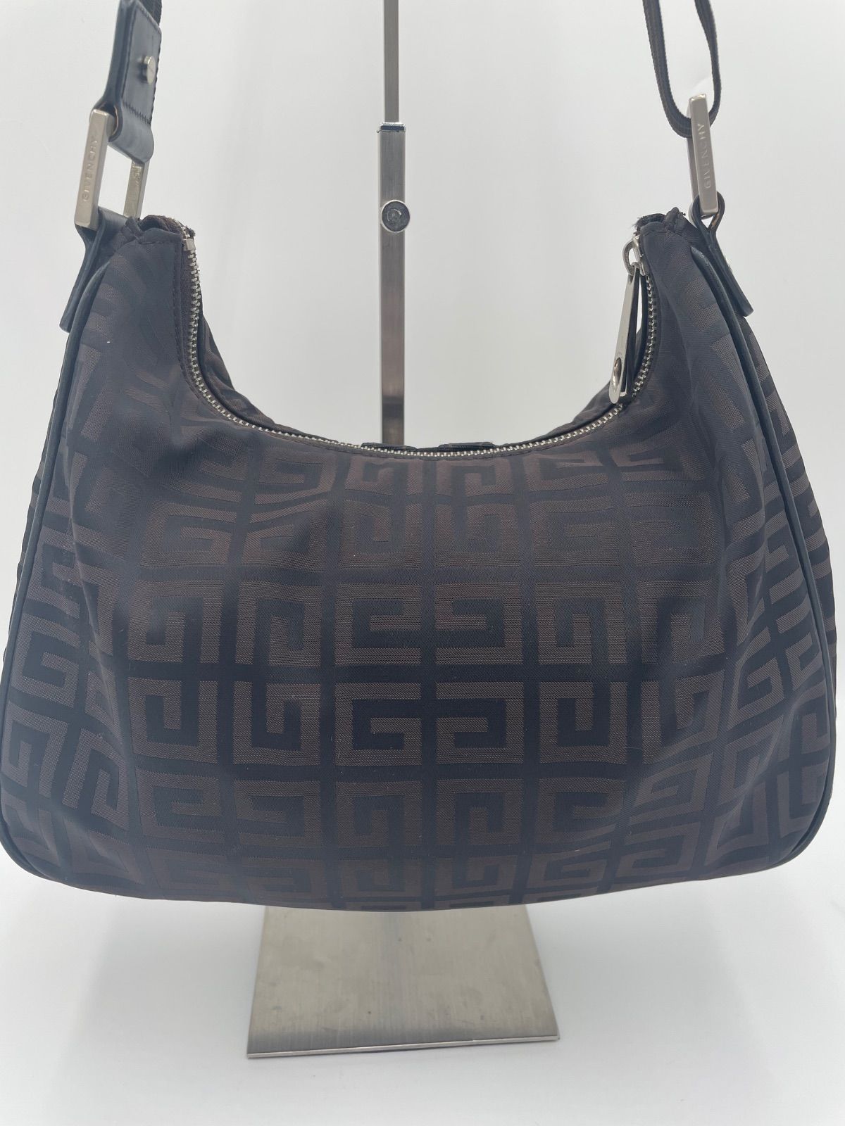 GIVENCHY - GIVENCHY ジバンシー 4Gロゴモノグラム ショルダー 美品 